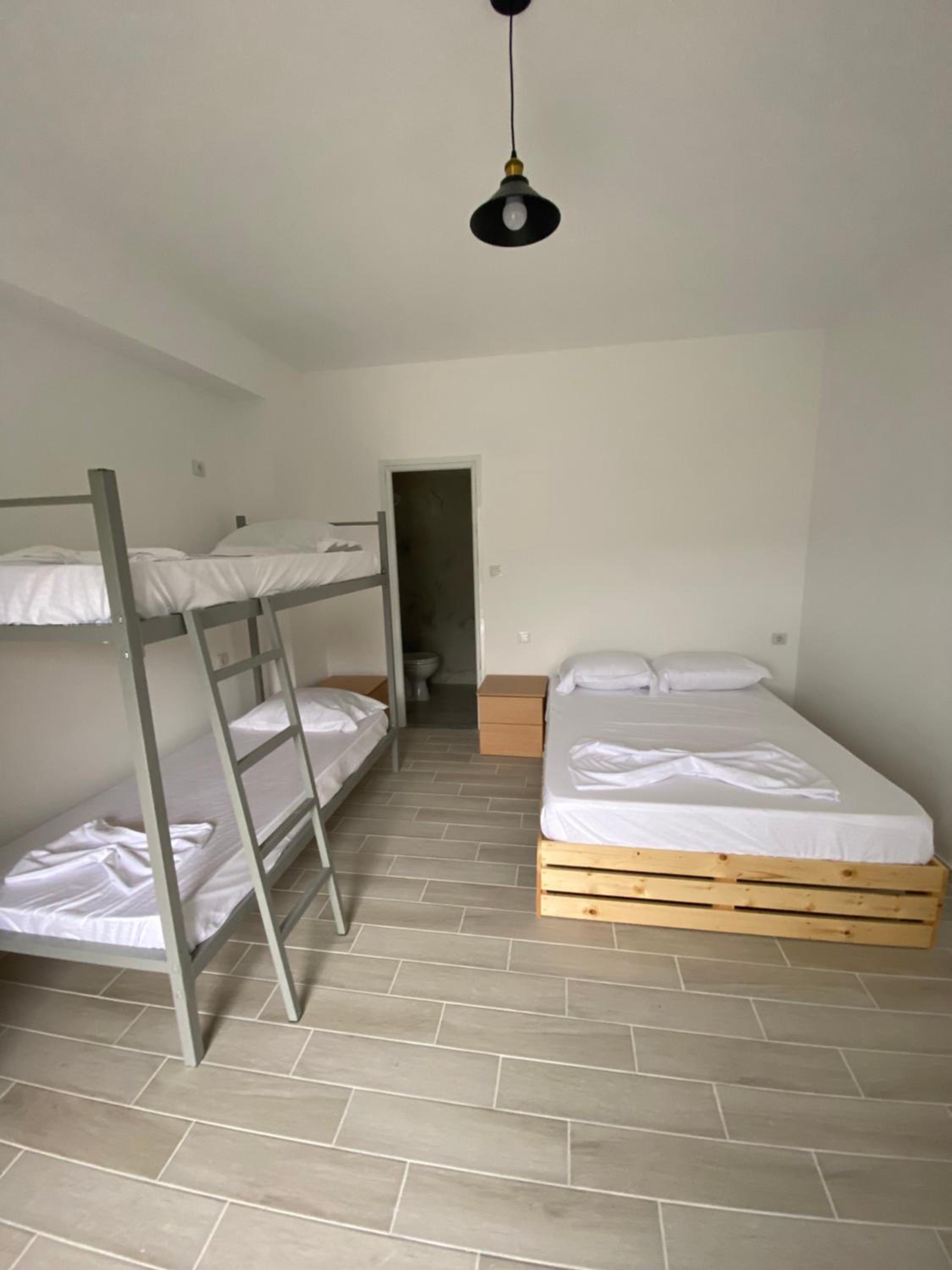 Eleni's Holiday Rooms