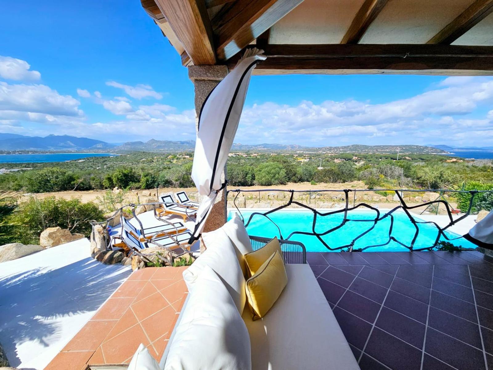 Villa Capo Coda Cavallo piscina privata view 2
