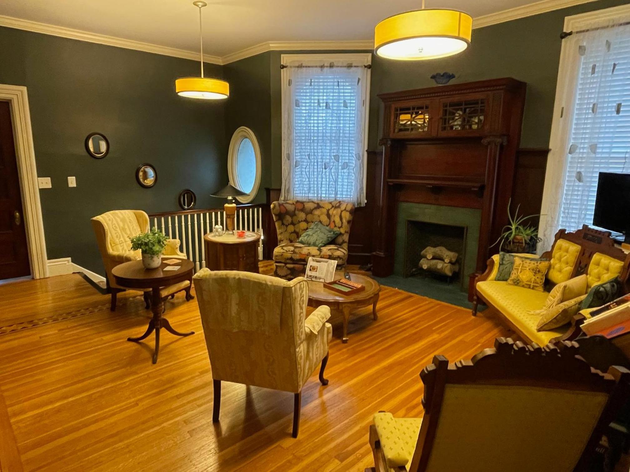 Buffalo Vacations - Oscar's Inn - Property Image 8