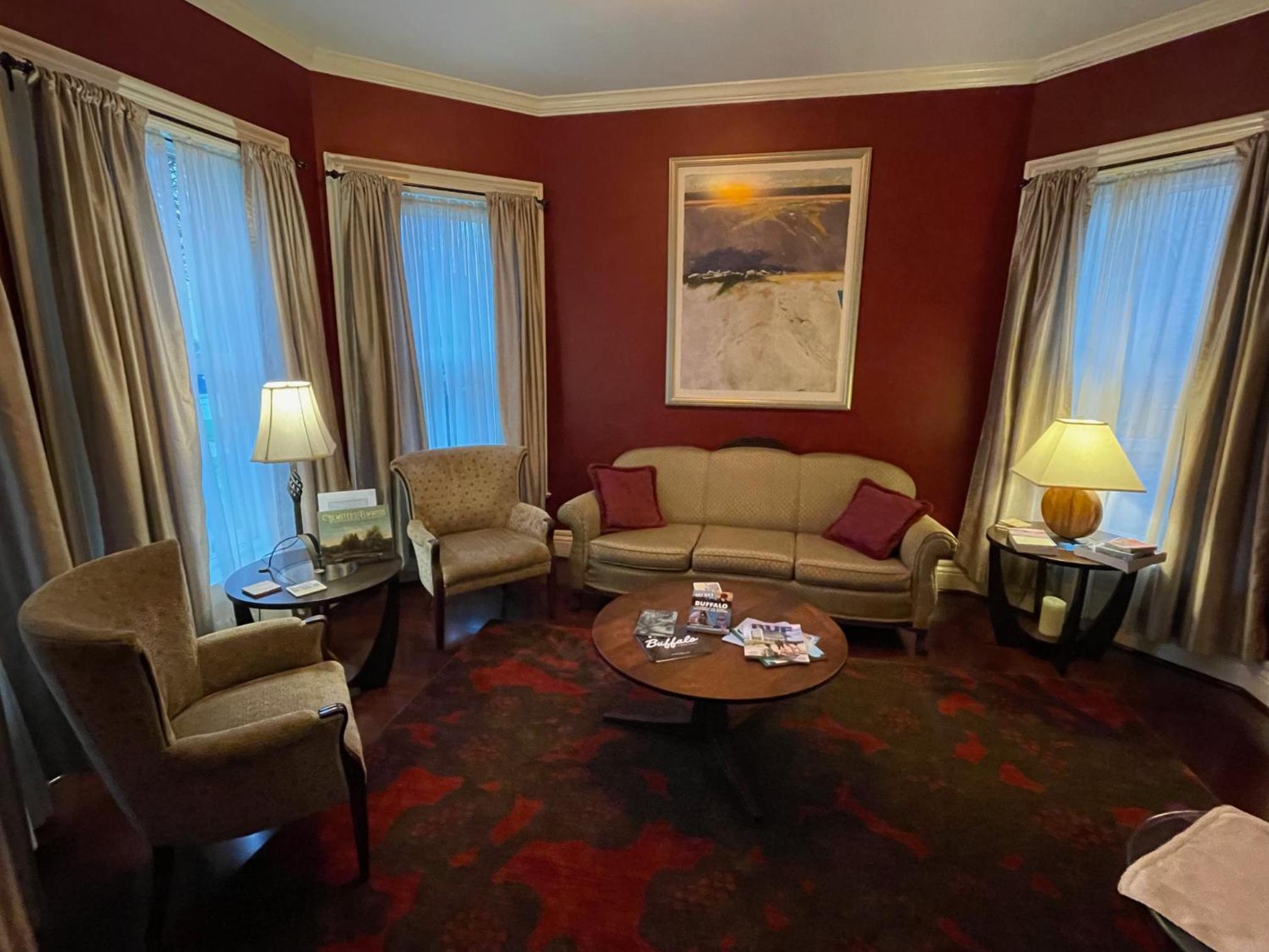Buffalo Vacations - Oscar's Inn - Property Image 5