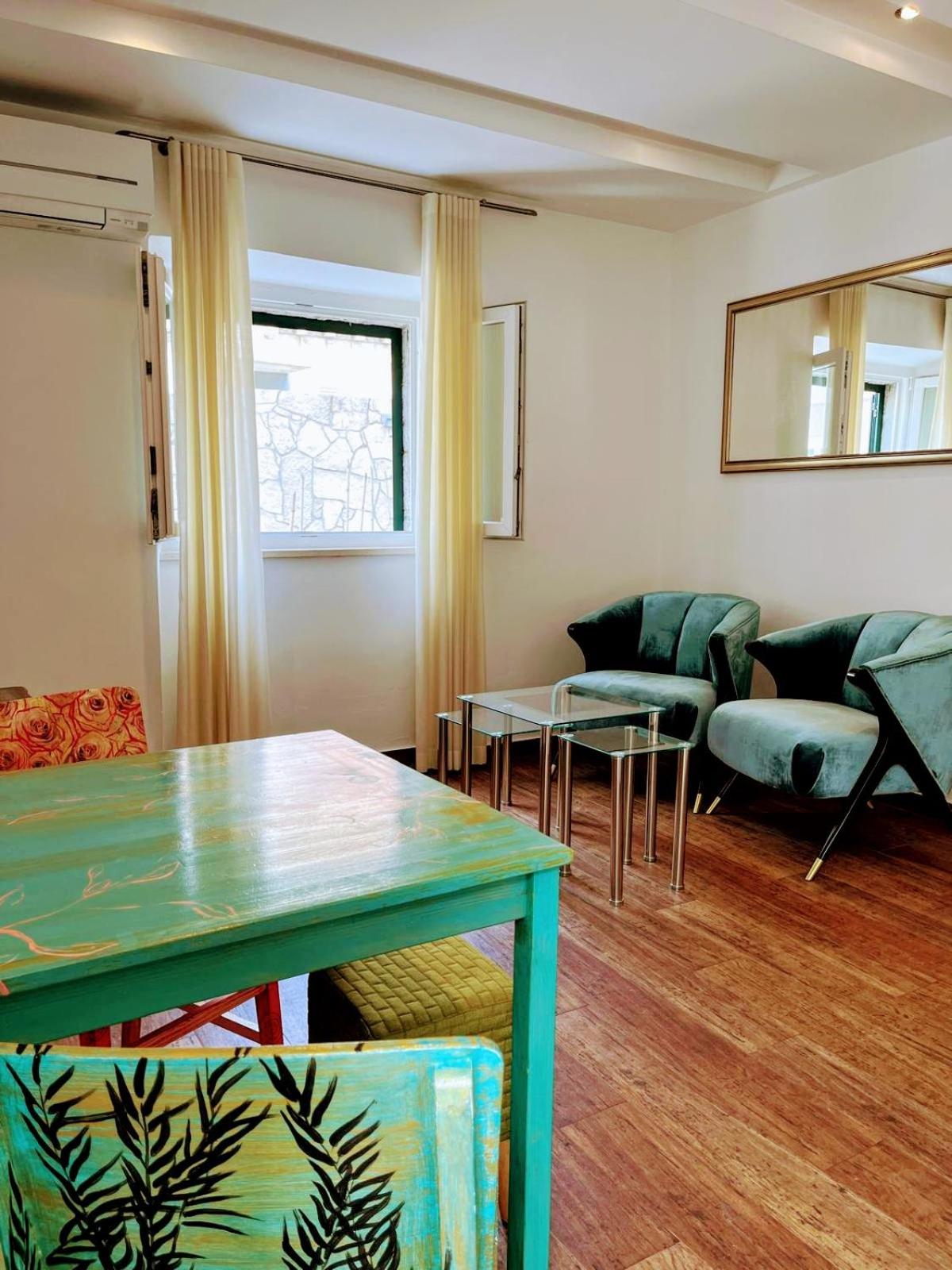 Apartments Corner