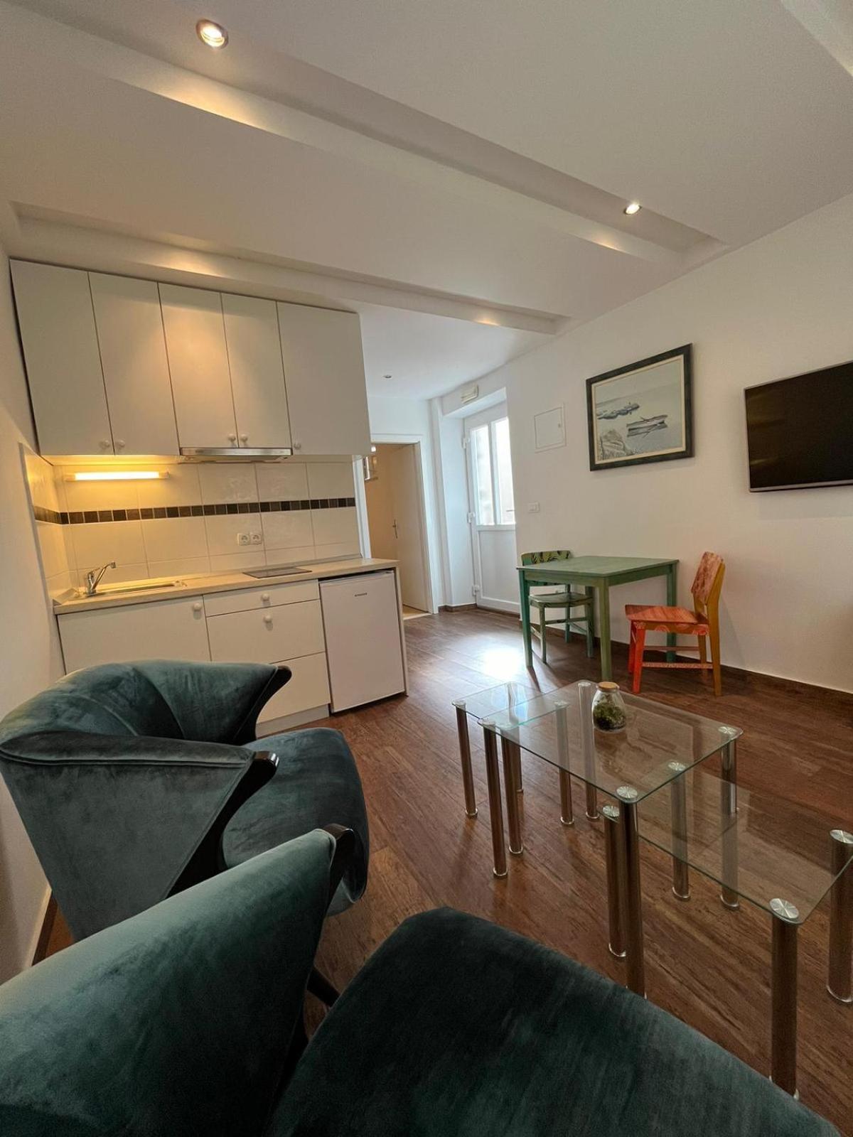 Apartments Corner