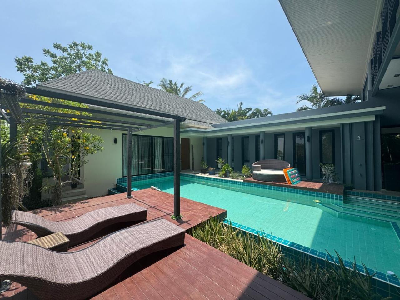 Ibiscus Villa by G Estate