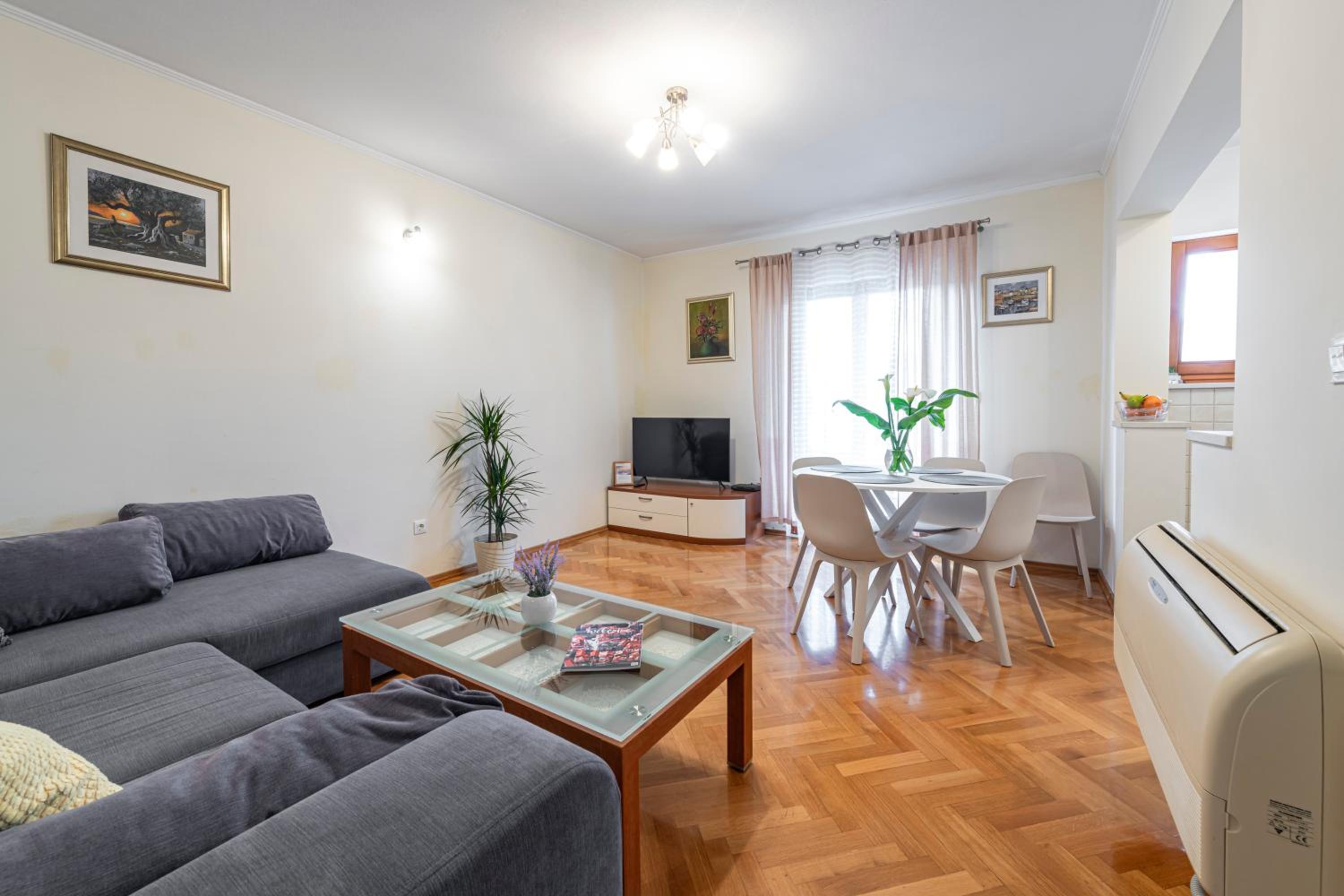 Apartment Mart