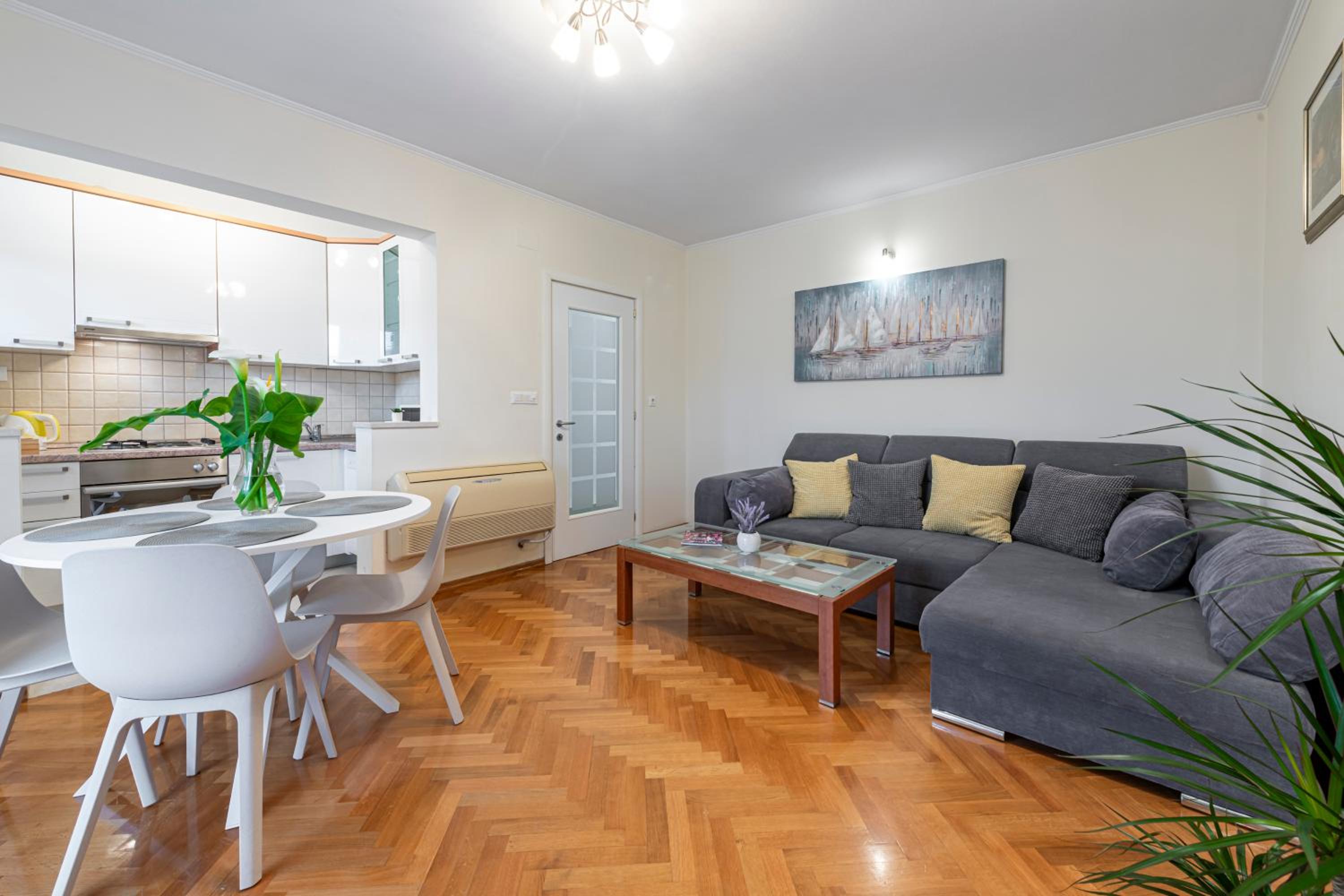 Apartment Mart