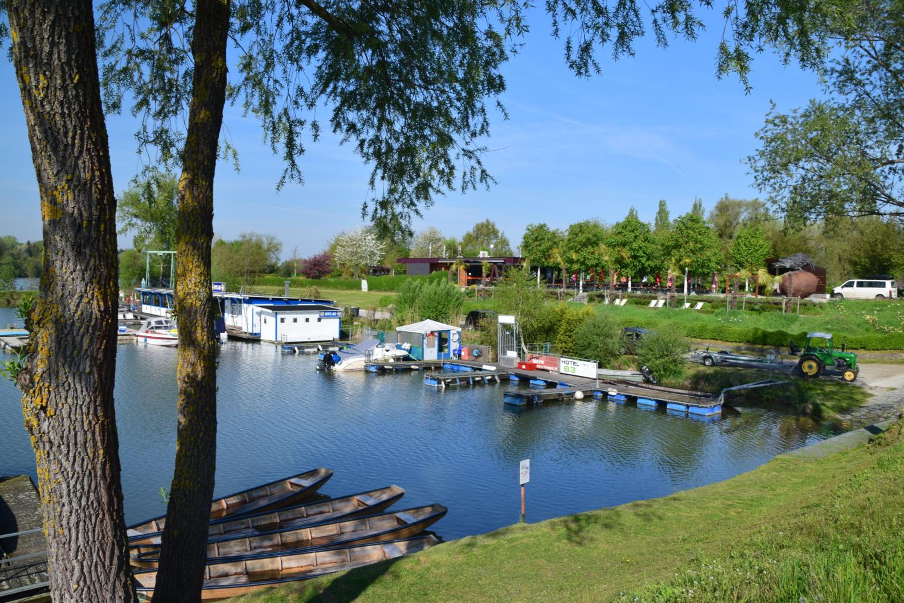 Camping & Pension Au an der Donau