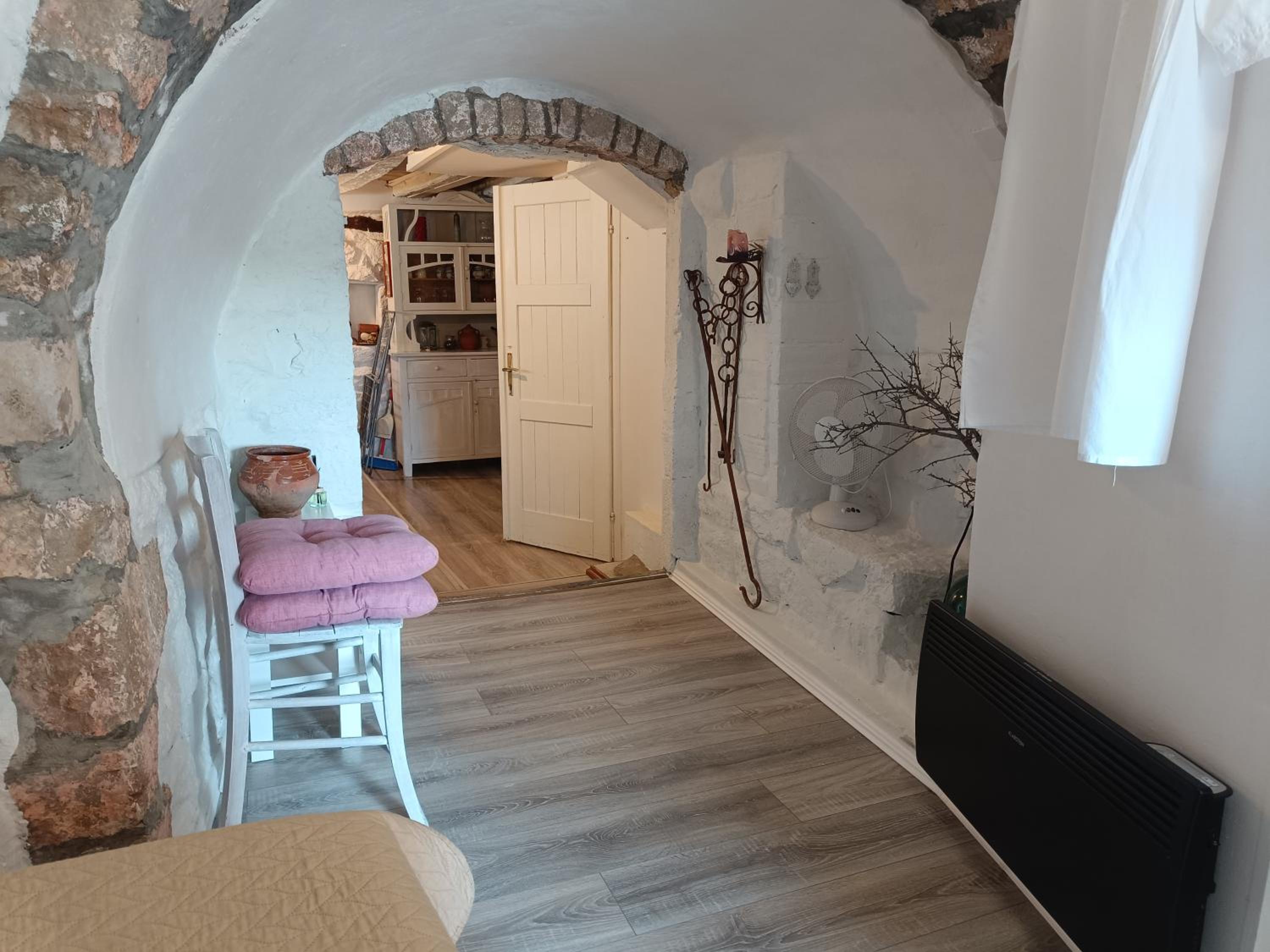 Hobbit house lubenice view 3