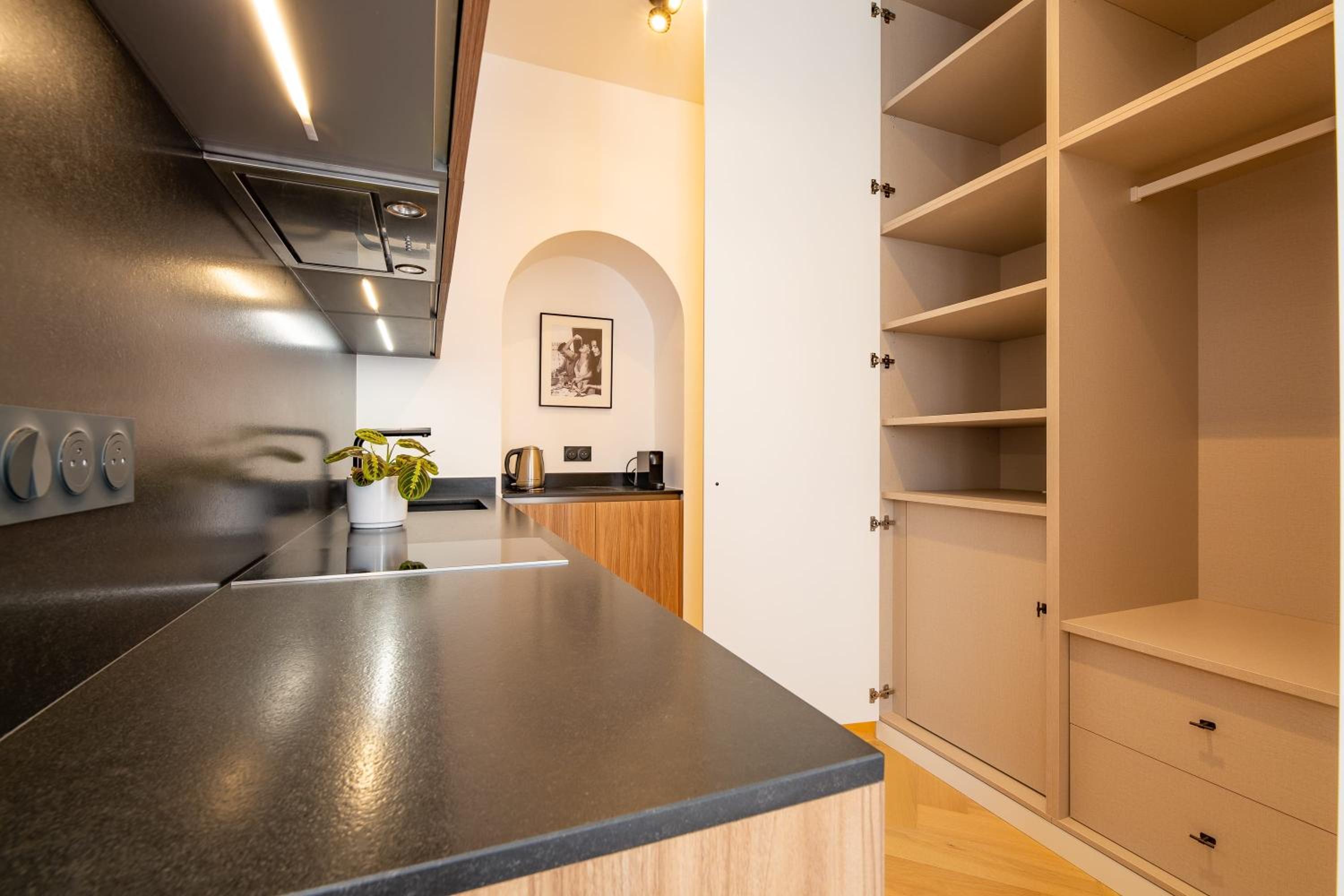 La Guitare 23 - Large modern studio with balcony in center of Cannes, just behind Grand Hotel