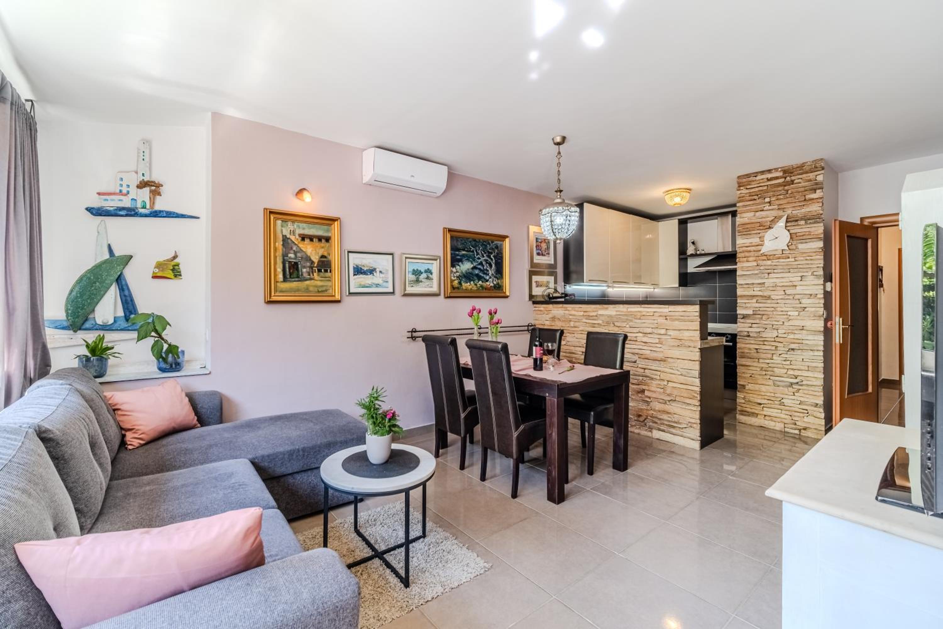 Beautiful appartment with garden and terrace view 5