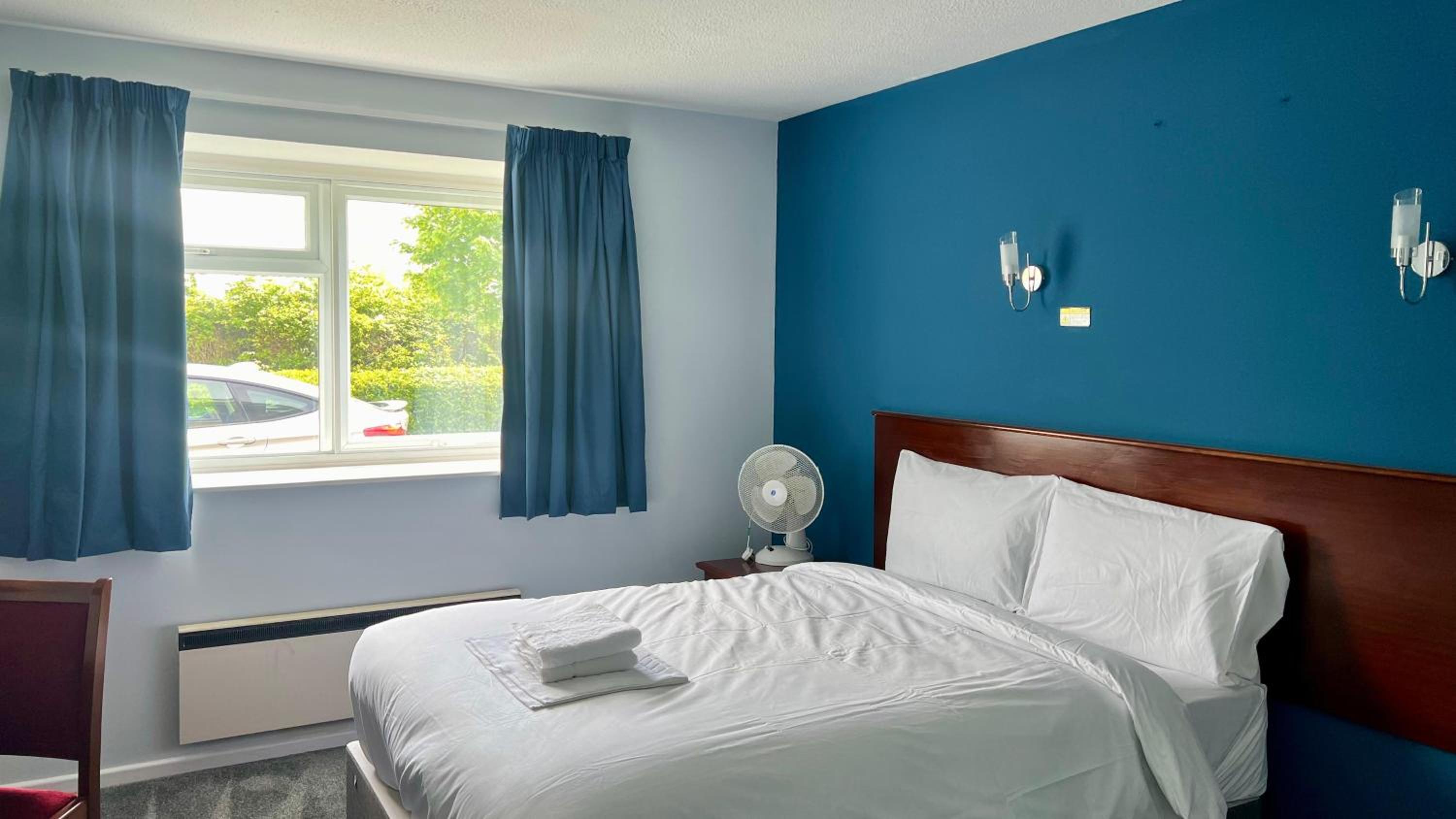 Milton Keynes Vacations - MK Hotel - Property Image 1