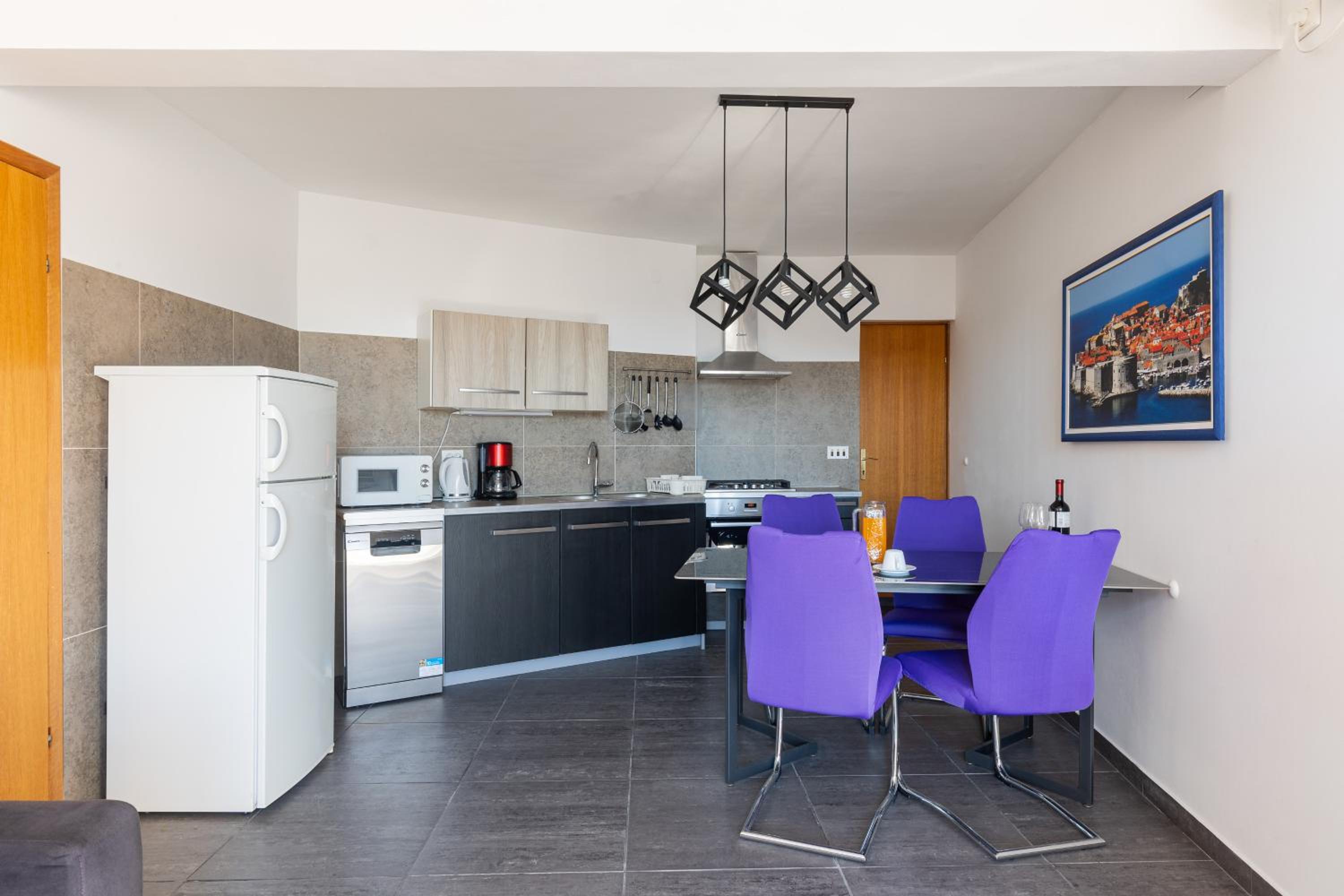 Spacious 80m2 place, great views:-) 2 bedrooms !