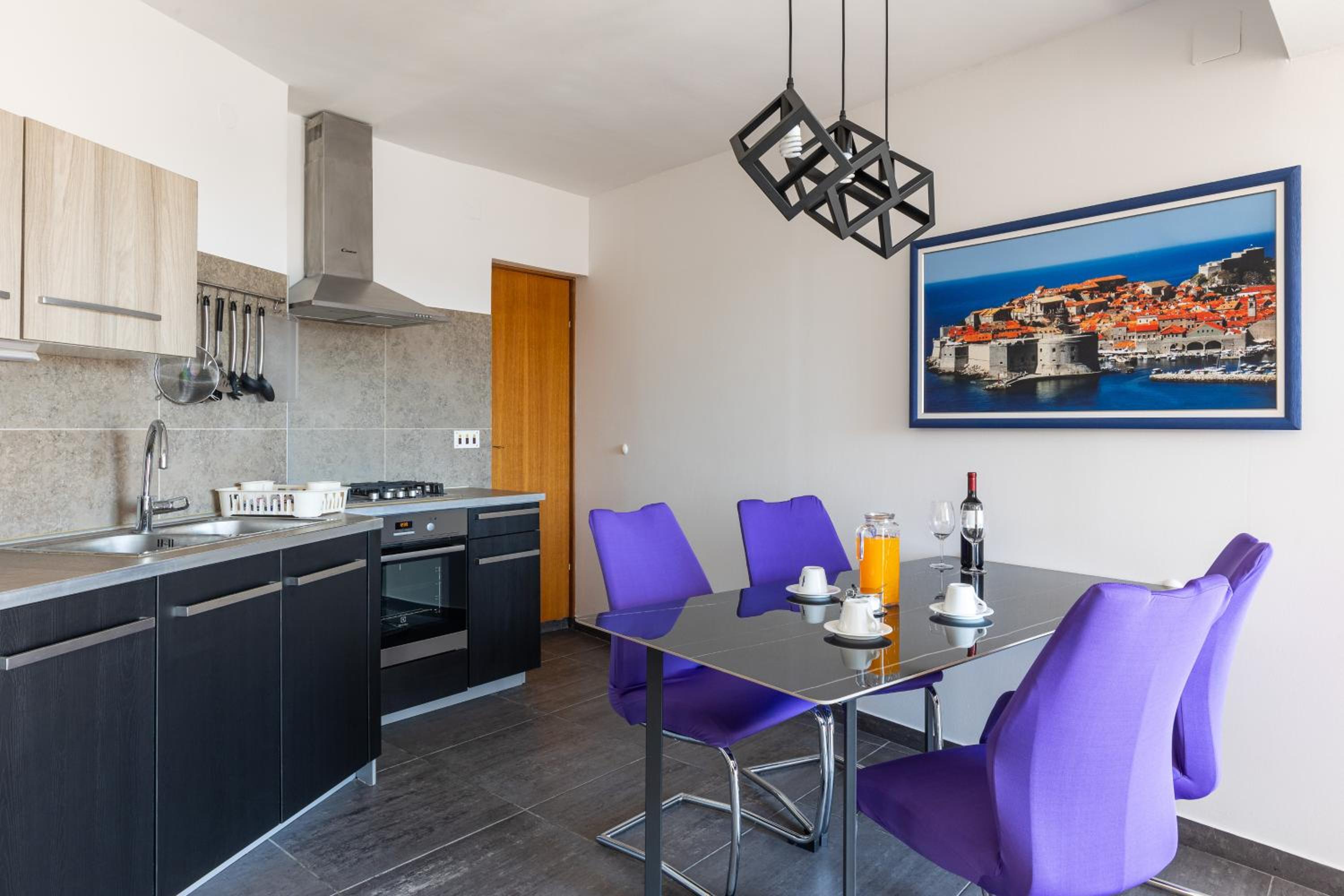 Spacious 80m2 place, great views:-) 2 bedrooms !