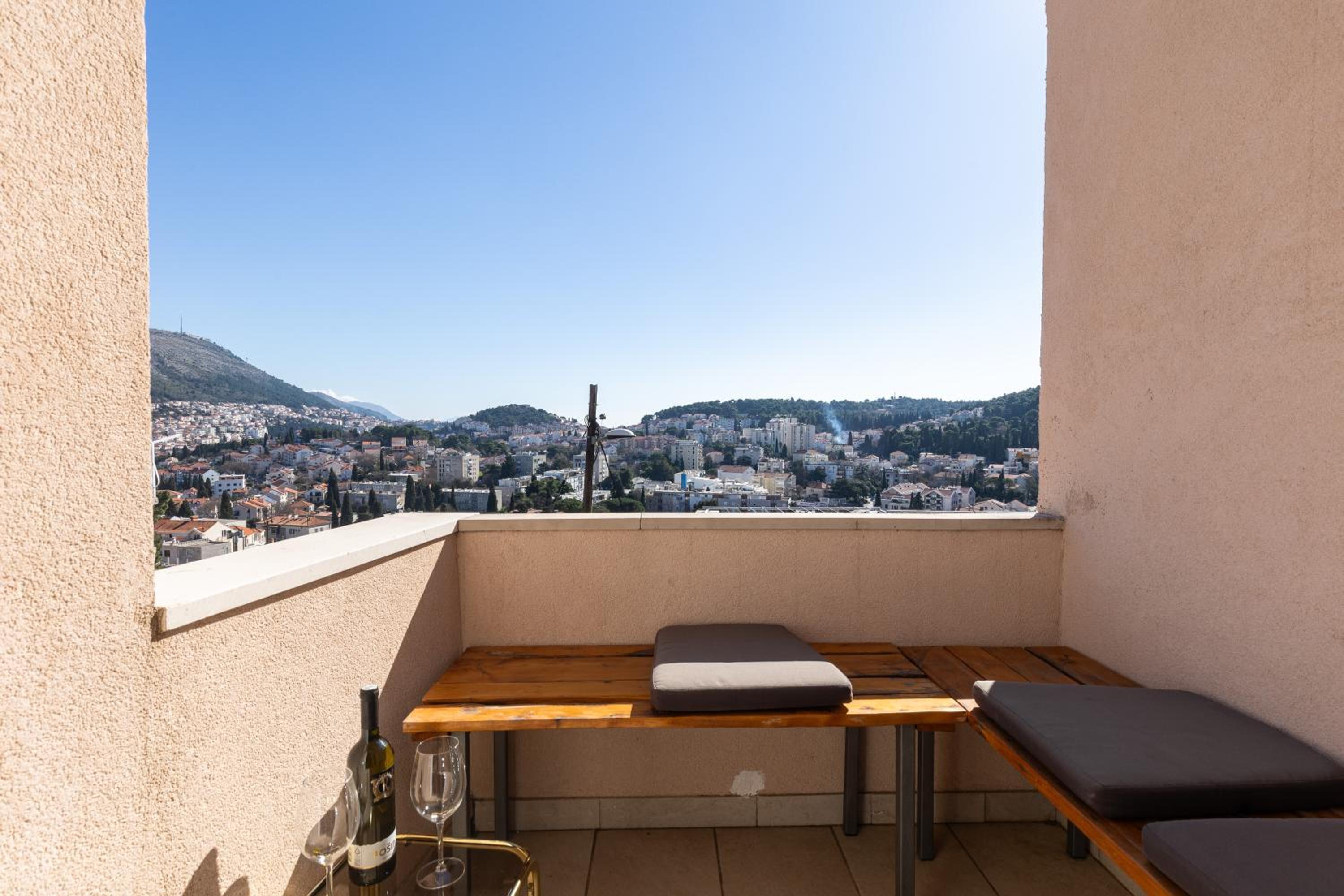 Spacious 80m2 place, great views:-) 2 bedrooms !