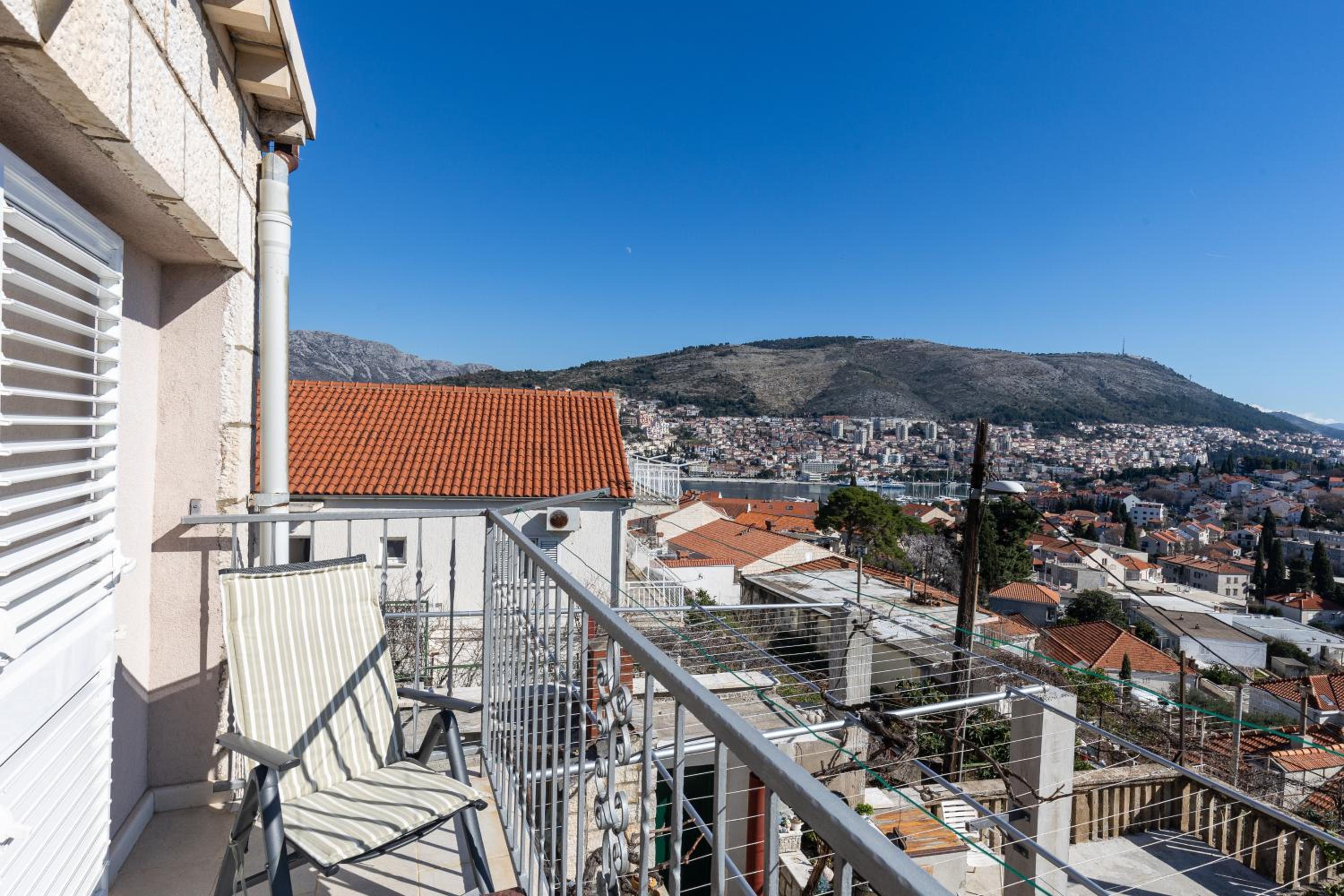 Spacious 80m2 place, great views:-) 2 bedrooms !