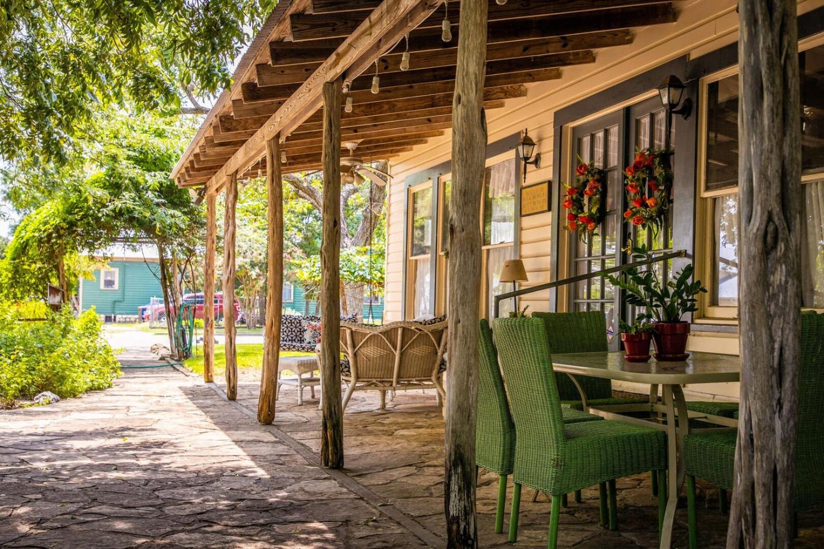 Blessing Haus - Charming Historic Home Blocks From Schlitterbahn!