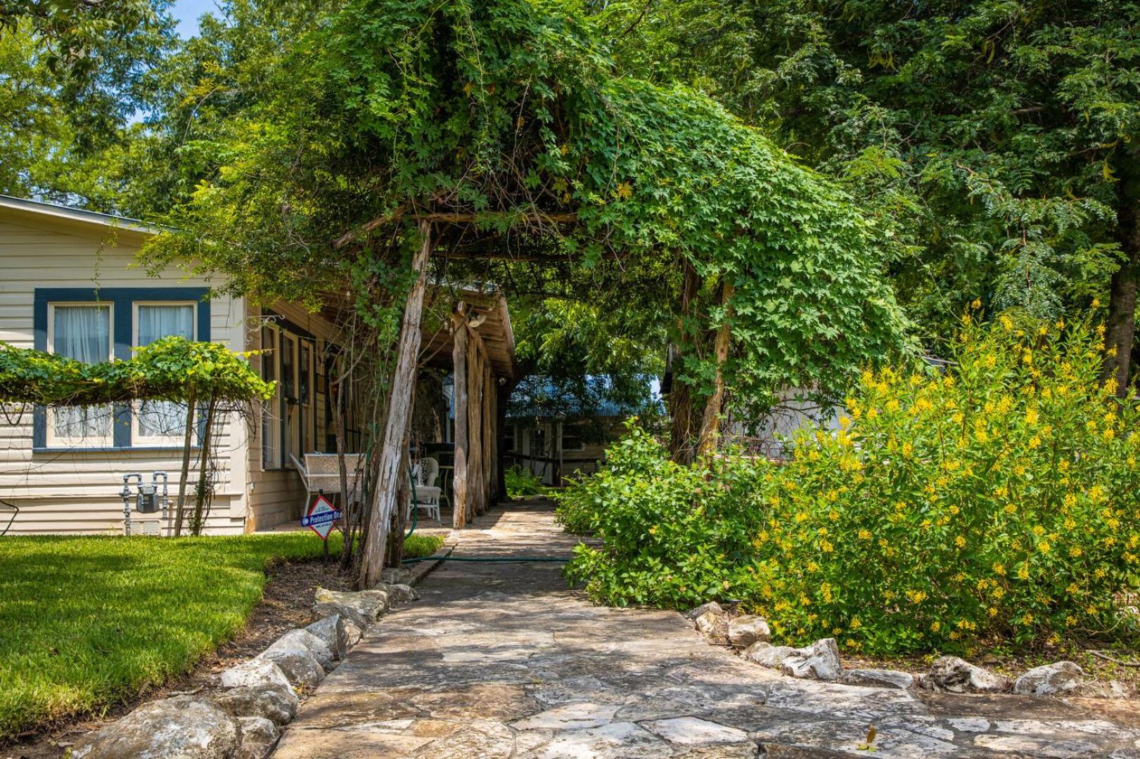 Blessing Haus - Charming Historic Home Blocks From Schlitterbahn!