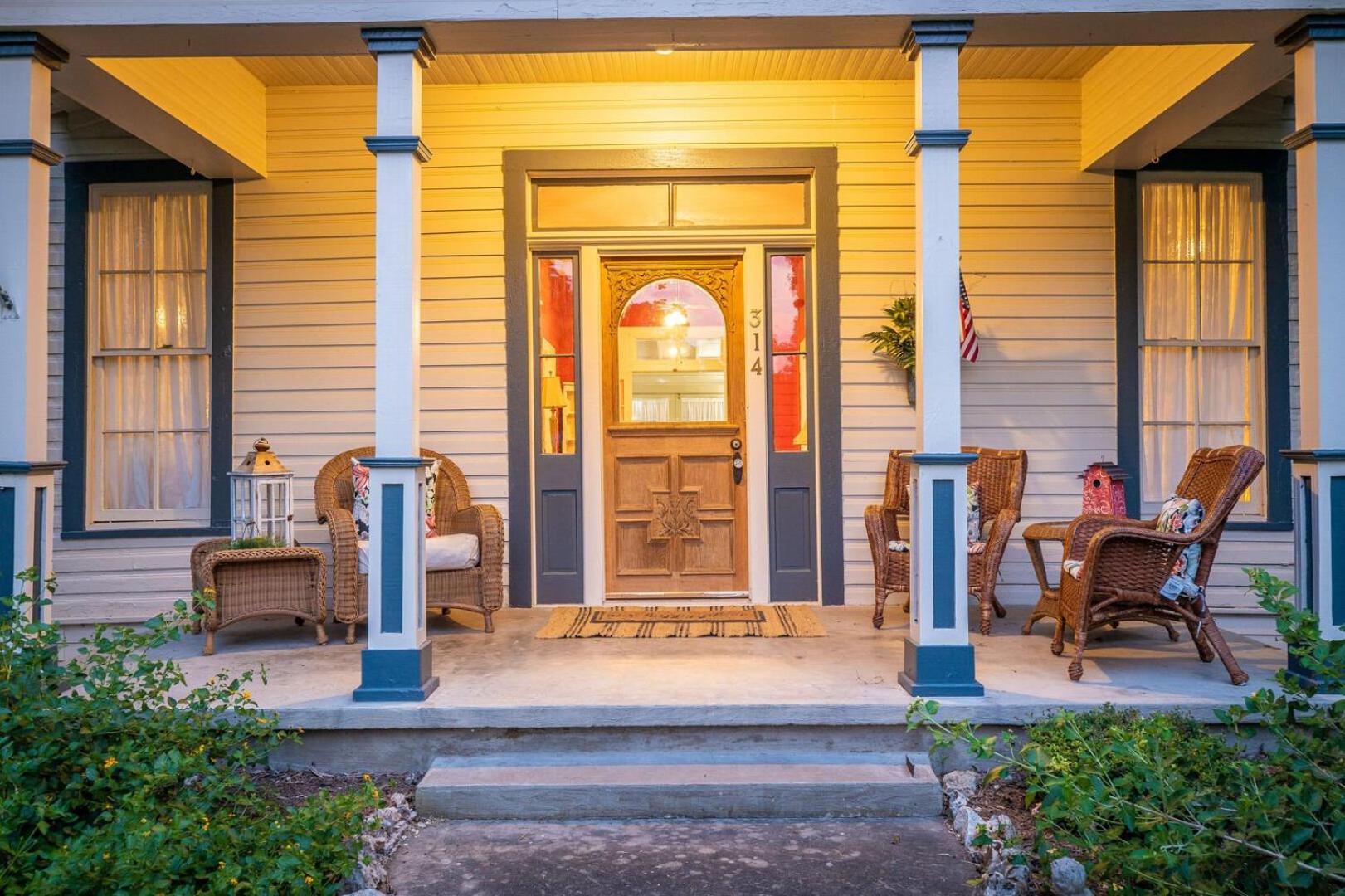 Blessing Haus - Charming Historic Home Blocks From Schlitterbahn!