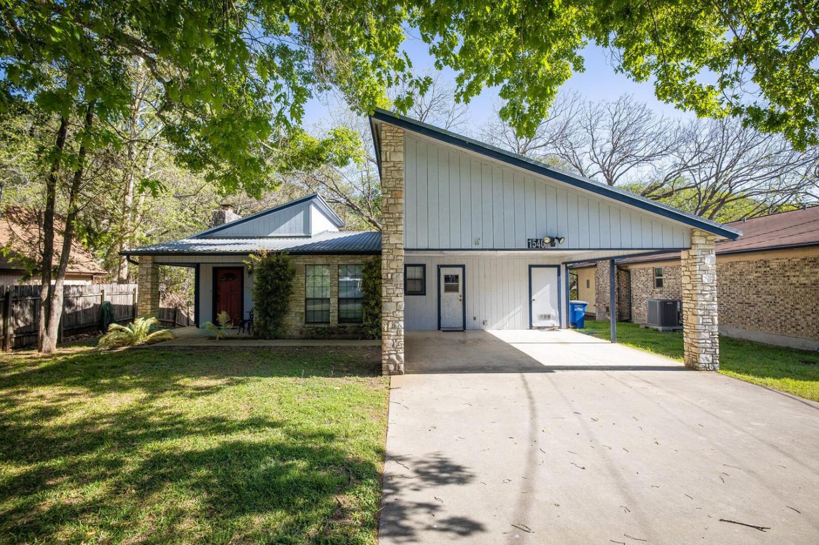 Ponderosa Paradise- Waterfront Home on the Guadalupe River!