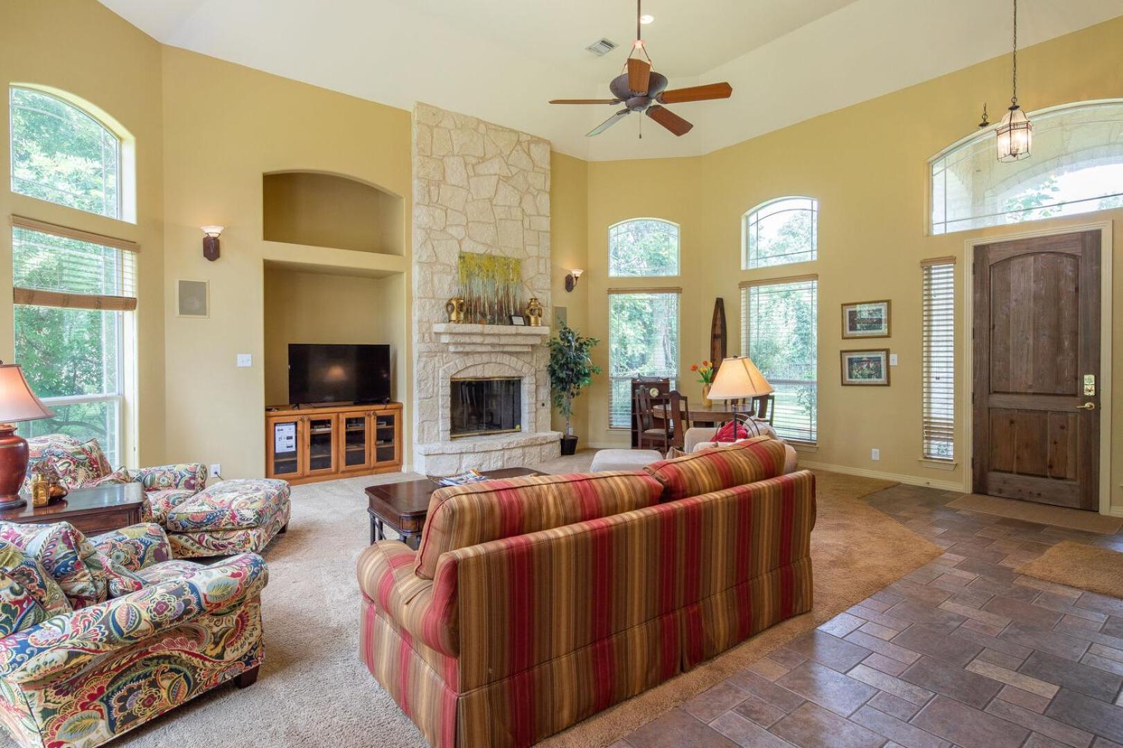 Pecan Shores Retreat- Waterfront Home Only 6 Miles from Schlitterbahn!