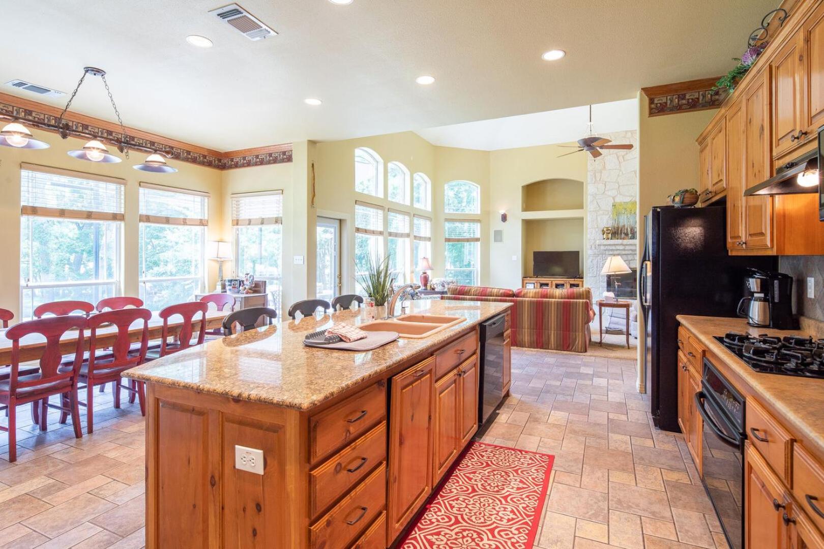Pecan Shores Retreat- Waterfront Home Only 6 Miles from Schlitterbahn!