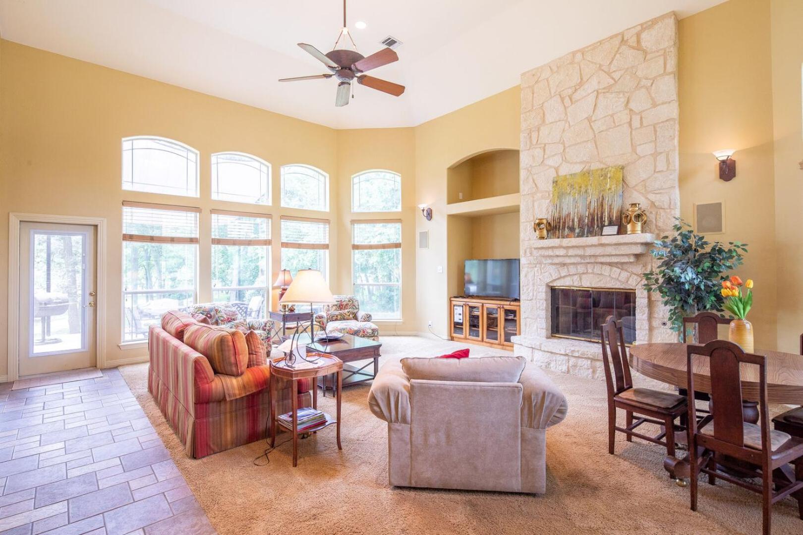 Pecan Shores Retreat- Waterfront Home Only 6 Miles from Schlitterbahn!