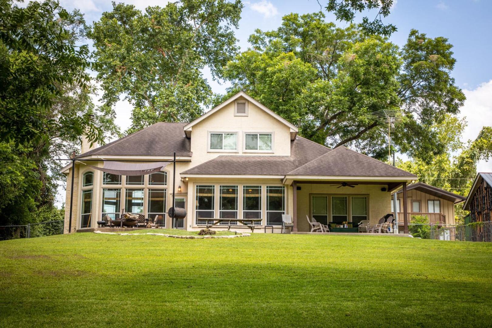 Pecan Shores Retreat- Waterfront Home Only 6 Miles from Schlitterbahn!
