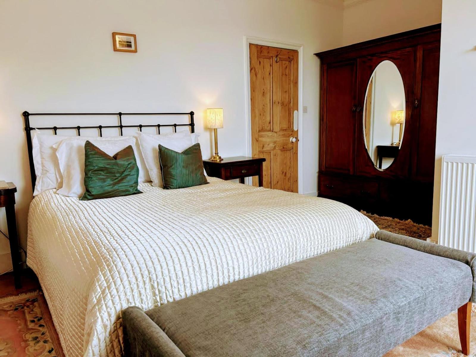 Large Sunny King-Size En-Suite view 3