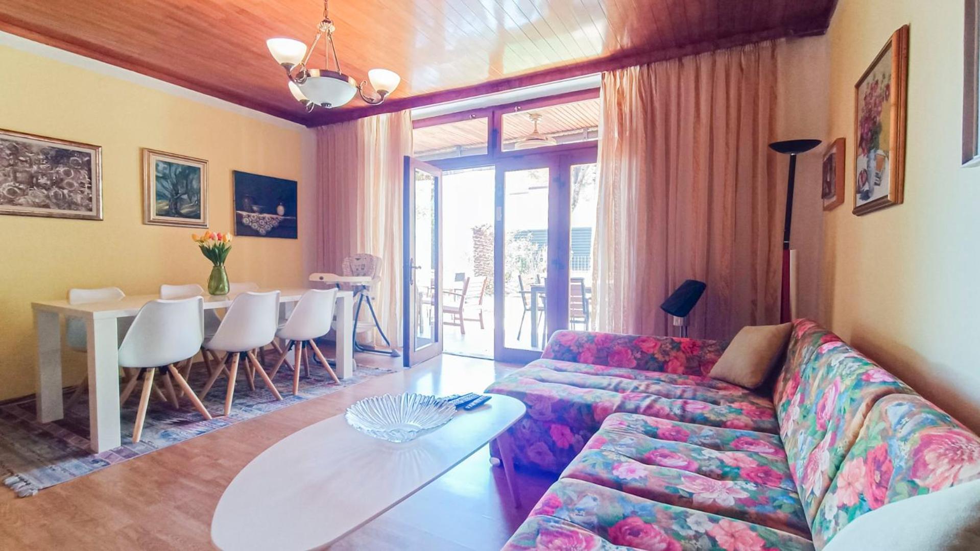 Family villa on the coast view 4