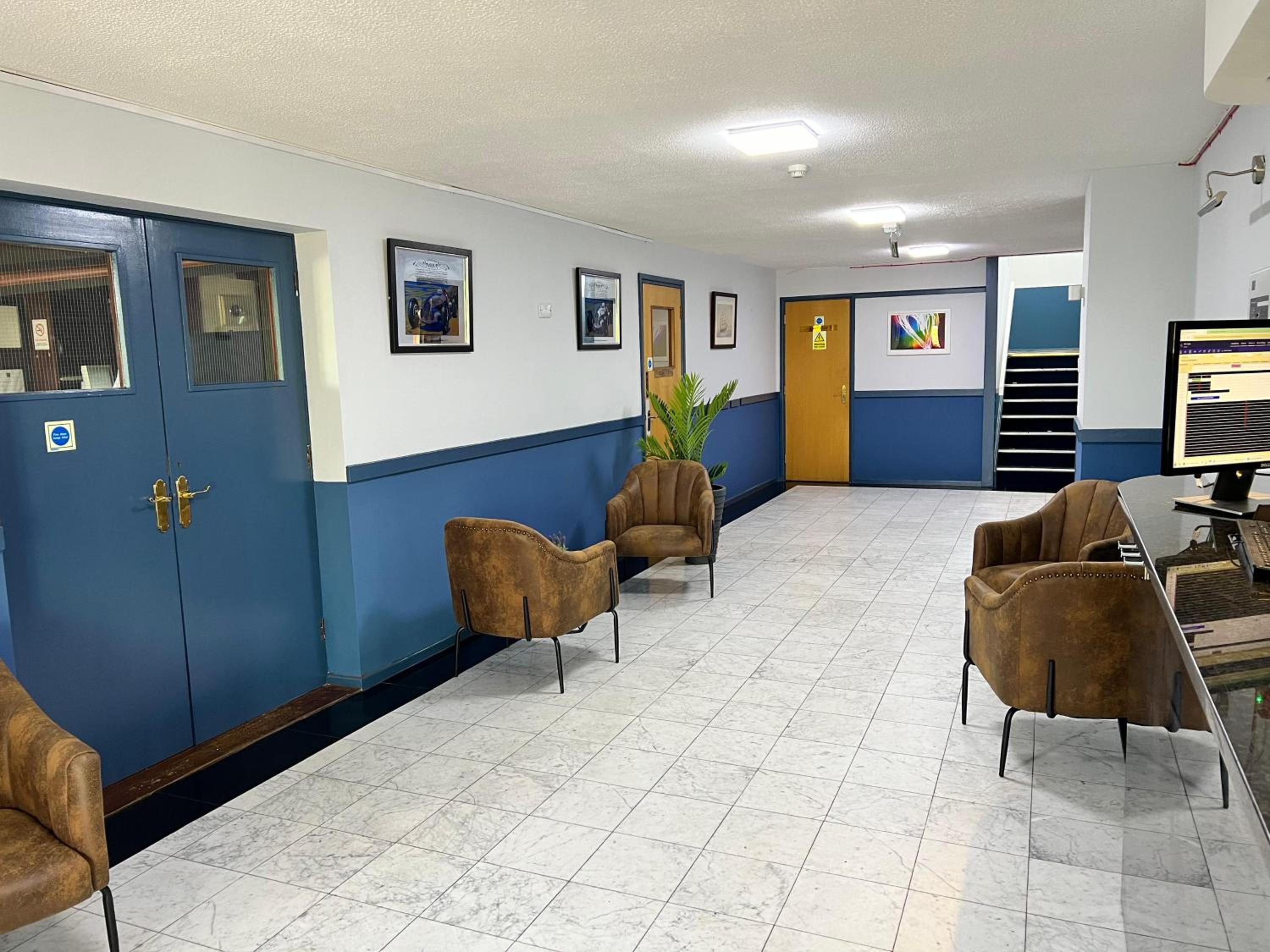 Milton Keynes Vacations - MK Hotel - Property Image 8