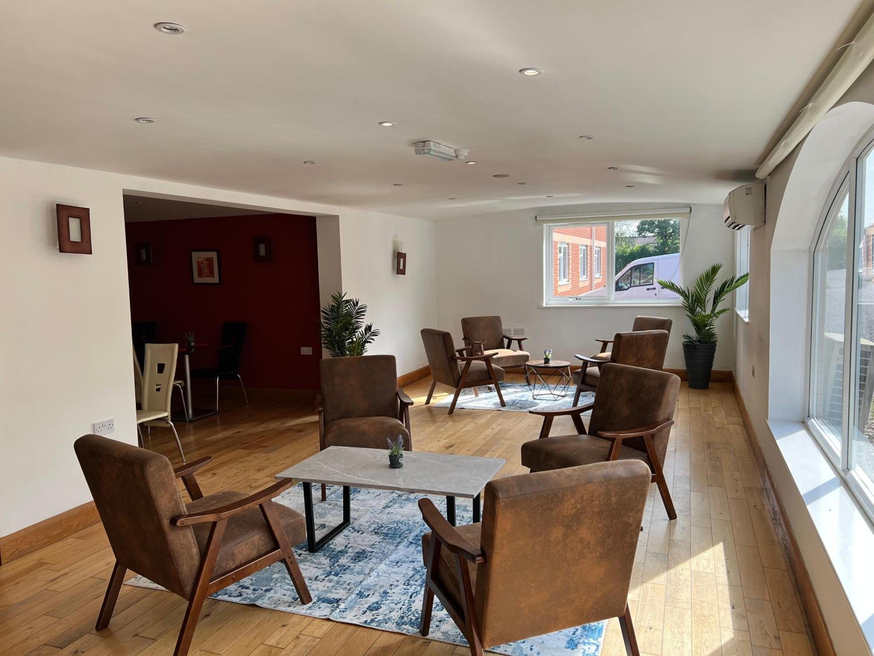 Milton Keynes Vacations - MK Hotel - Property Image 9