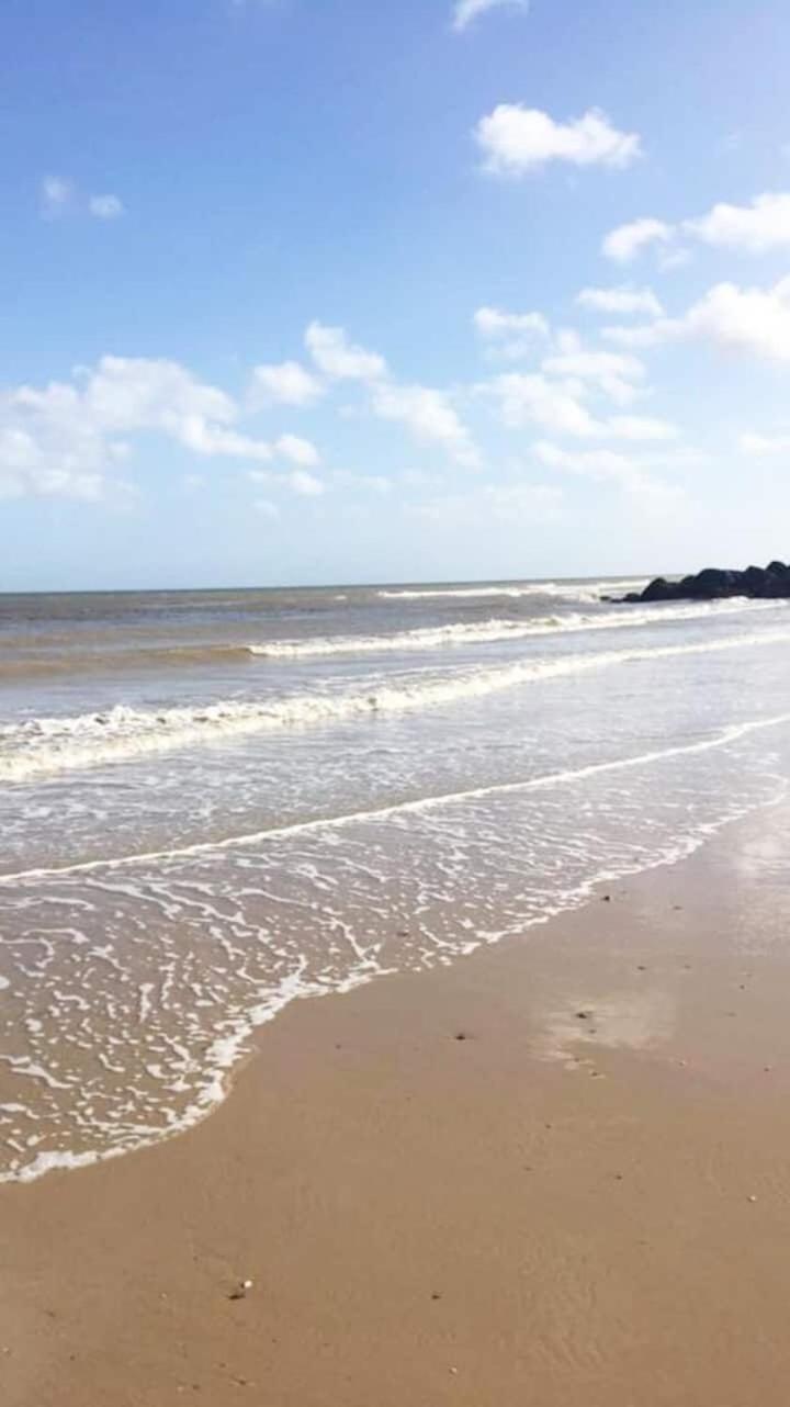 Exceptional Chalet near to Beach, Broads & Gt Yarmouth view 2