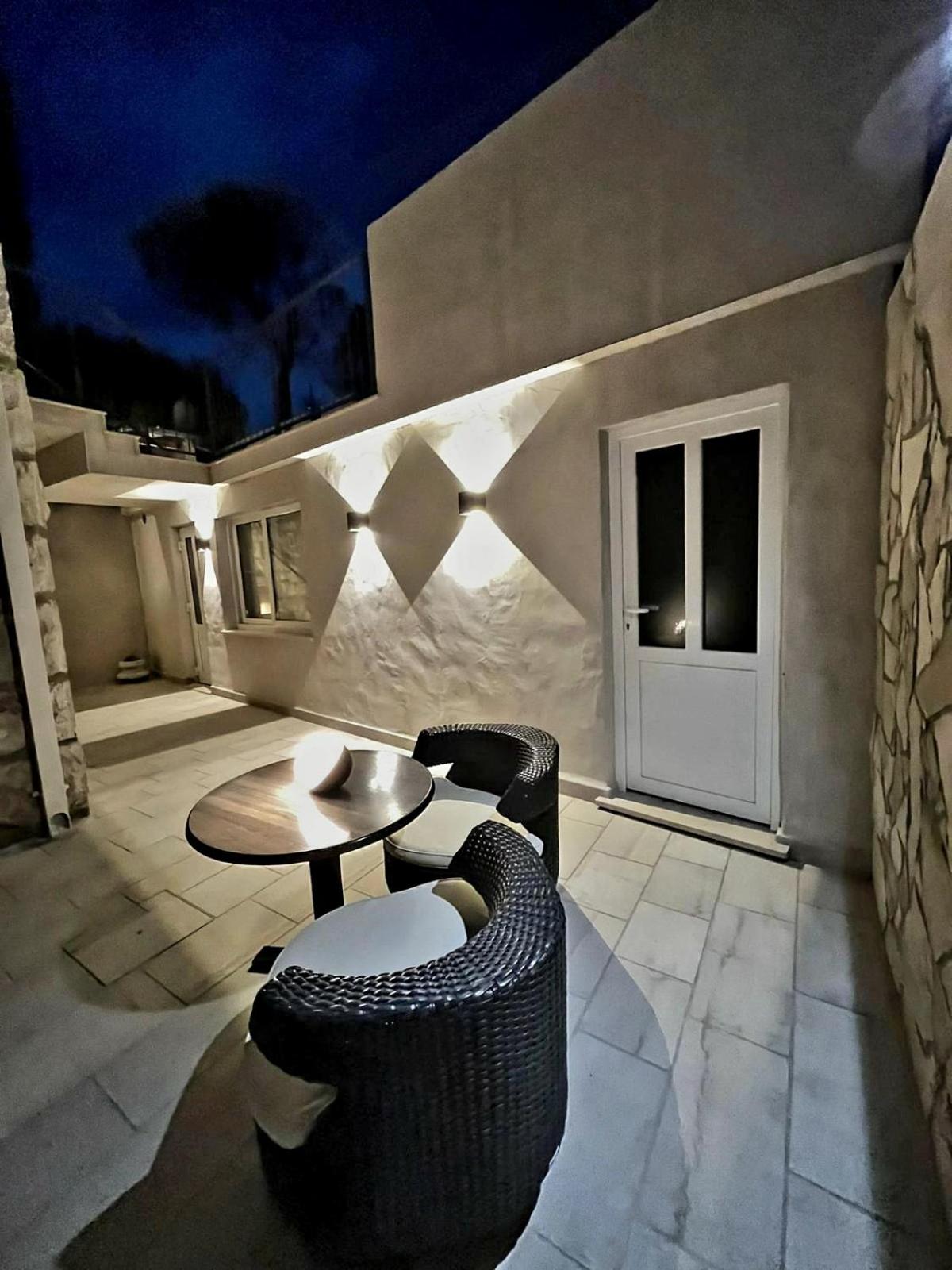 Apartments Corner