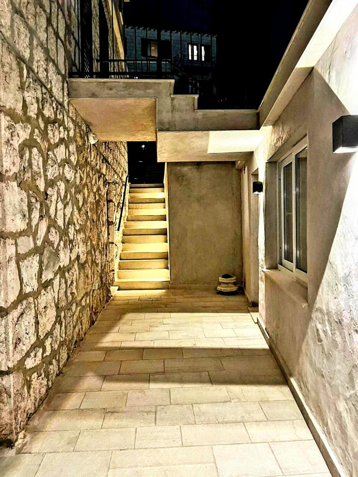 Apartments Corner