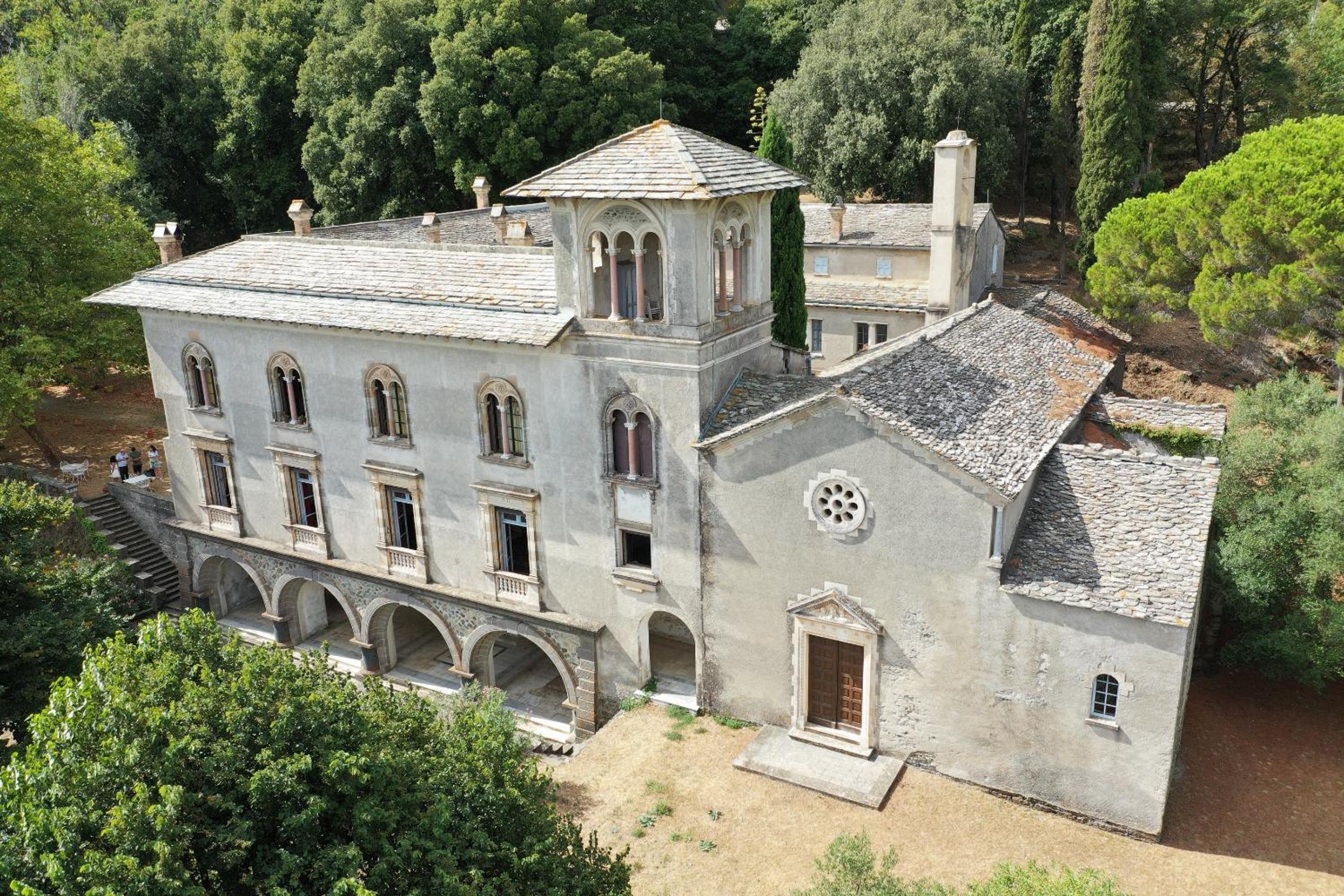 CHÂTEAU CAGNINACCI B&B
