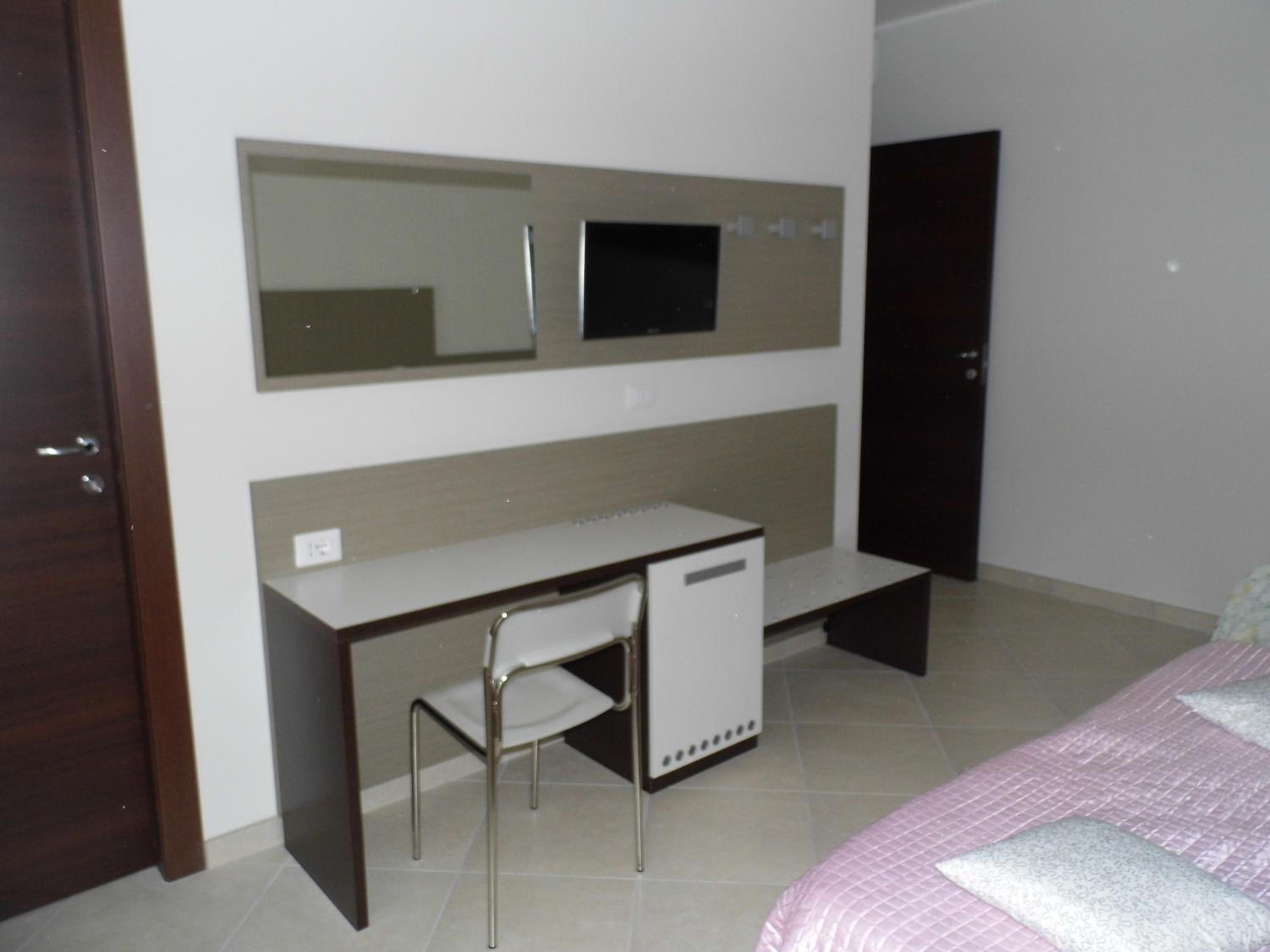 Photo 10