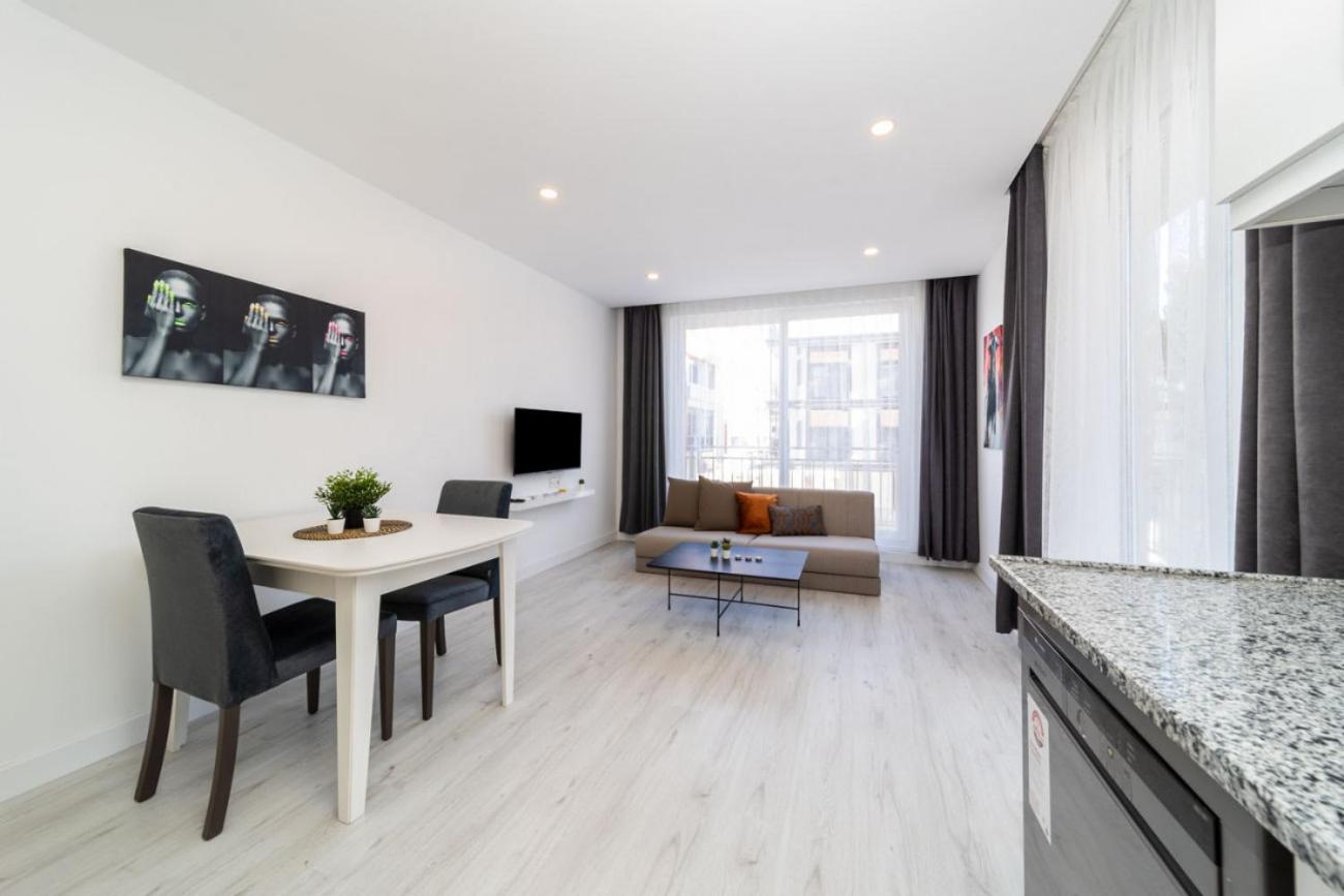 Central Flat with Balcony in Muratpasa