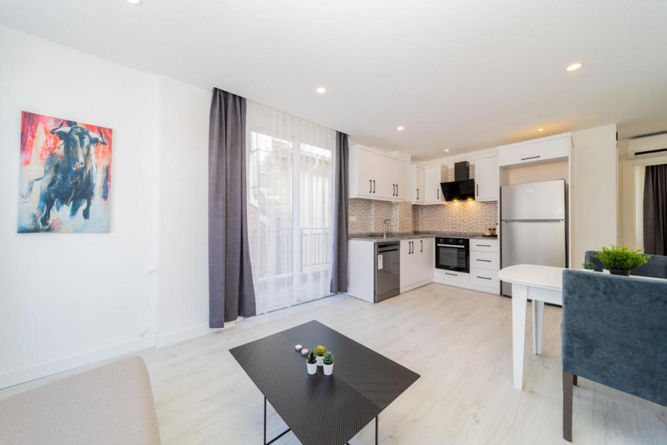 Central Flat with Balcony in Muratpasa