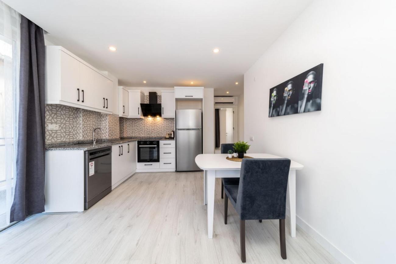Central Flat with Balcony in Muratpasa