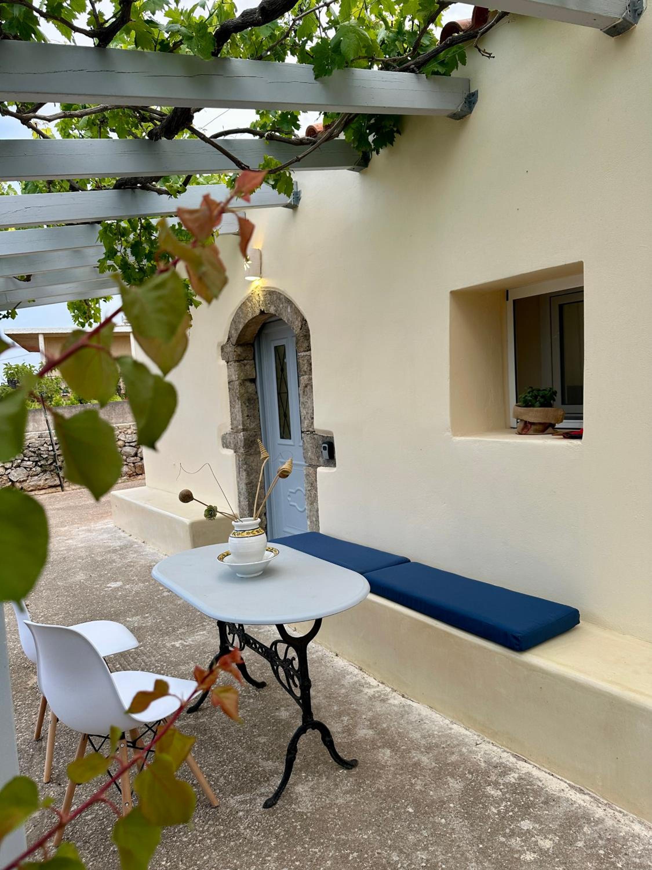 Elia Houses - Traditional House With Backyard view 4