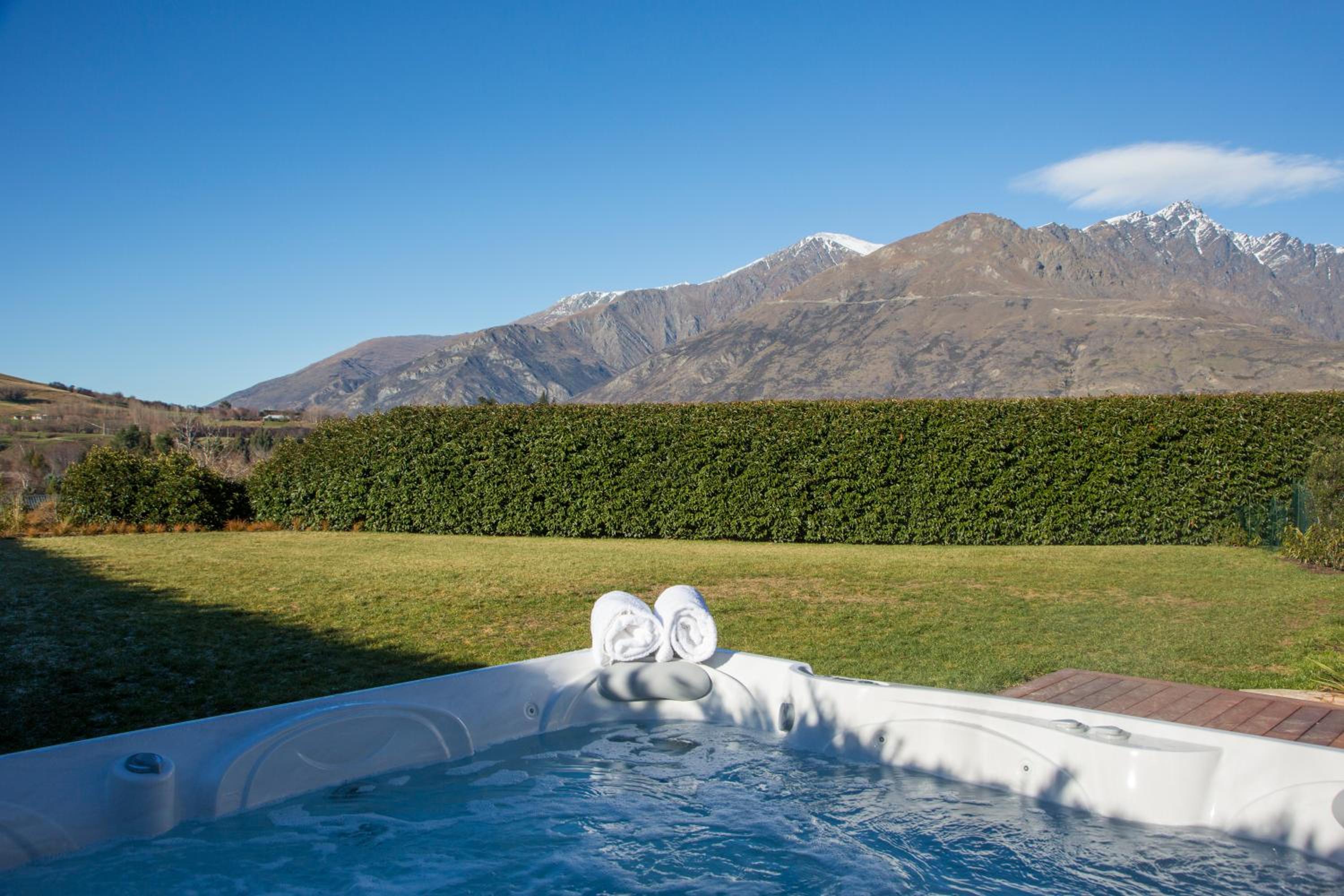 Three Peaks, Queenstown - Spa Pool & Outdoor Fire