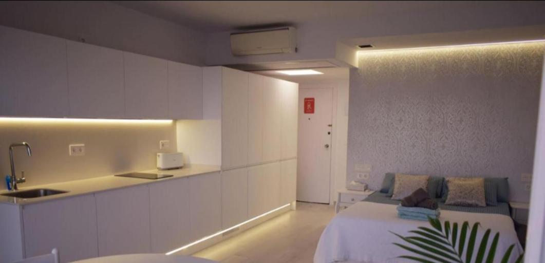 Luxury Studio in the center, city & sea views photo 3