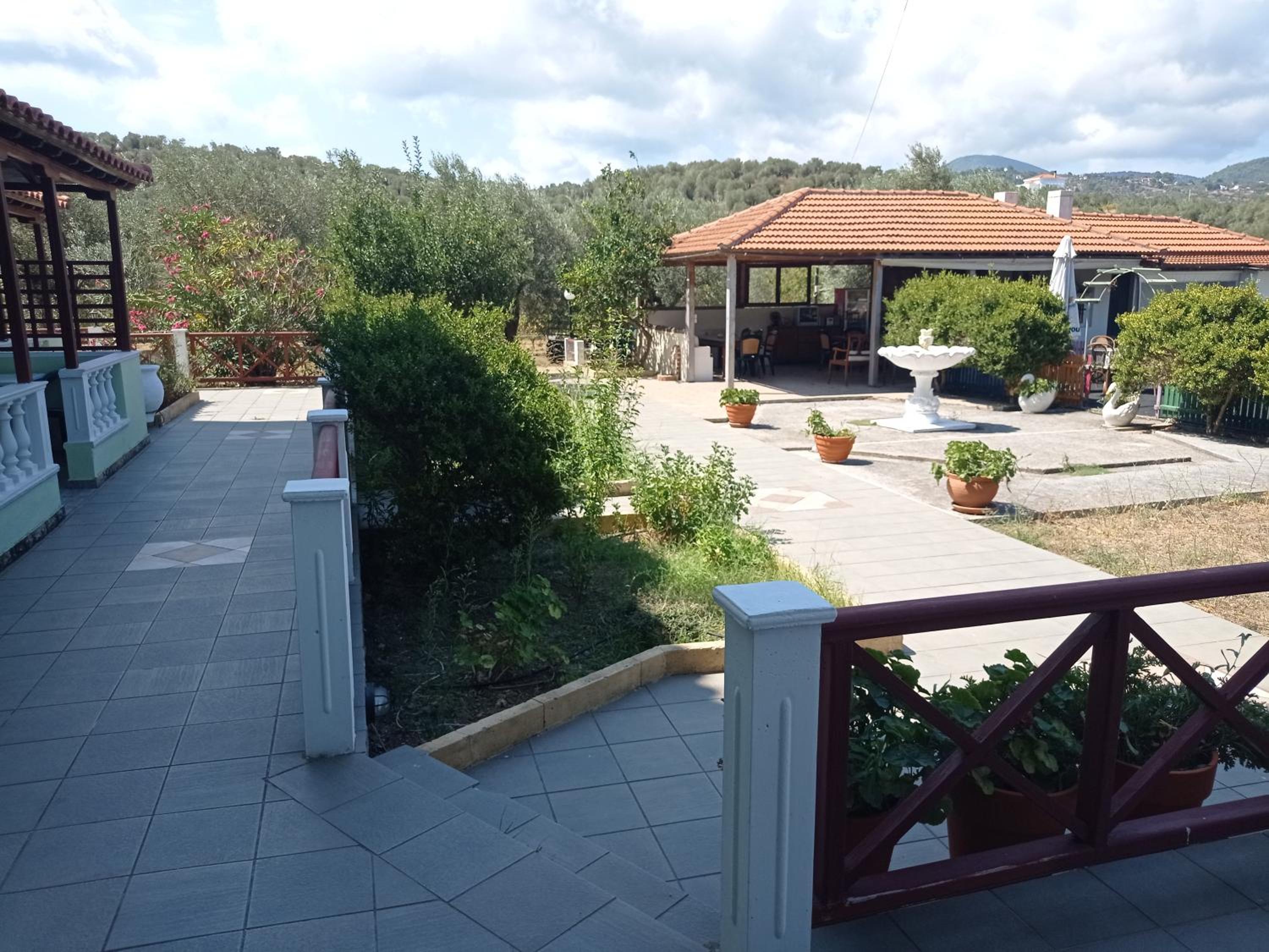 Alexandros Rooms & Studios