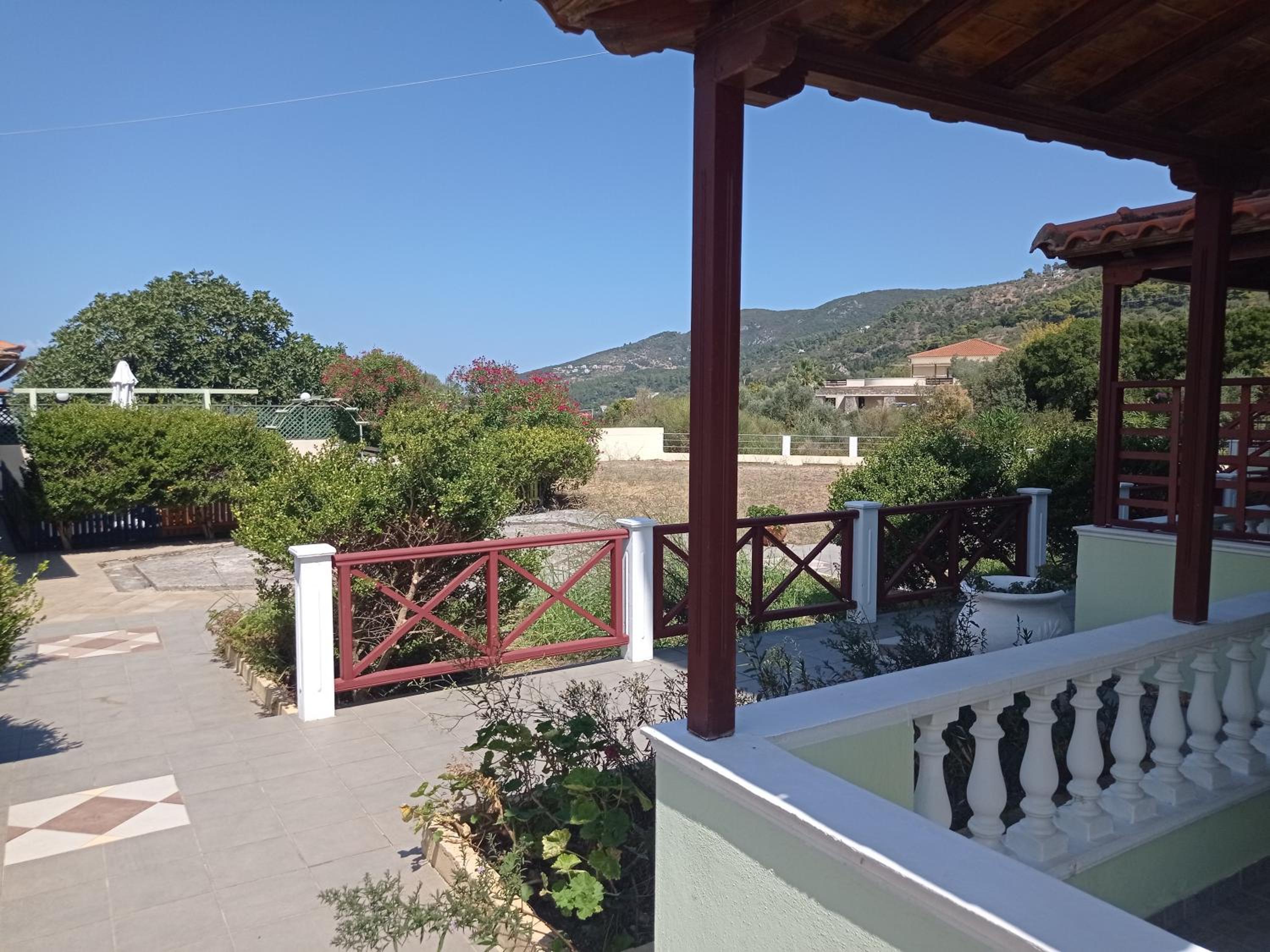 Alexandros Rooms & Studios