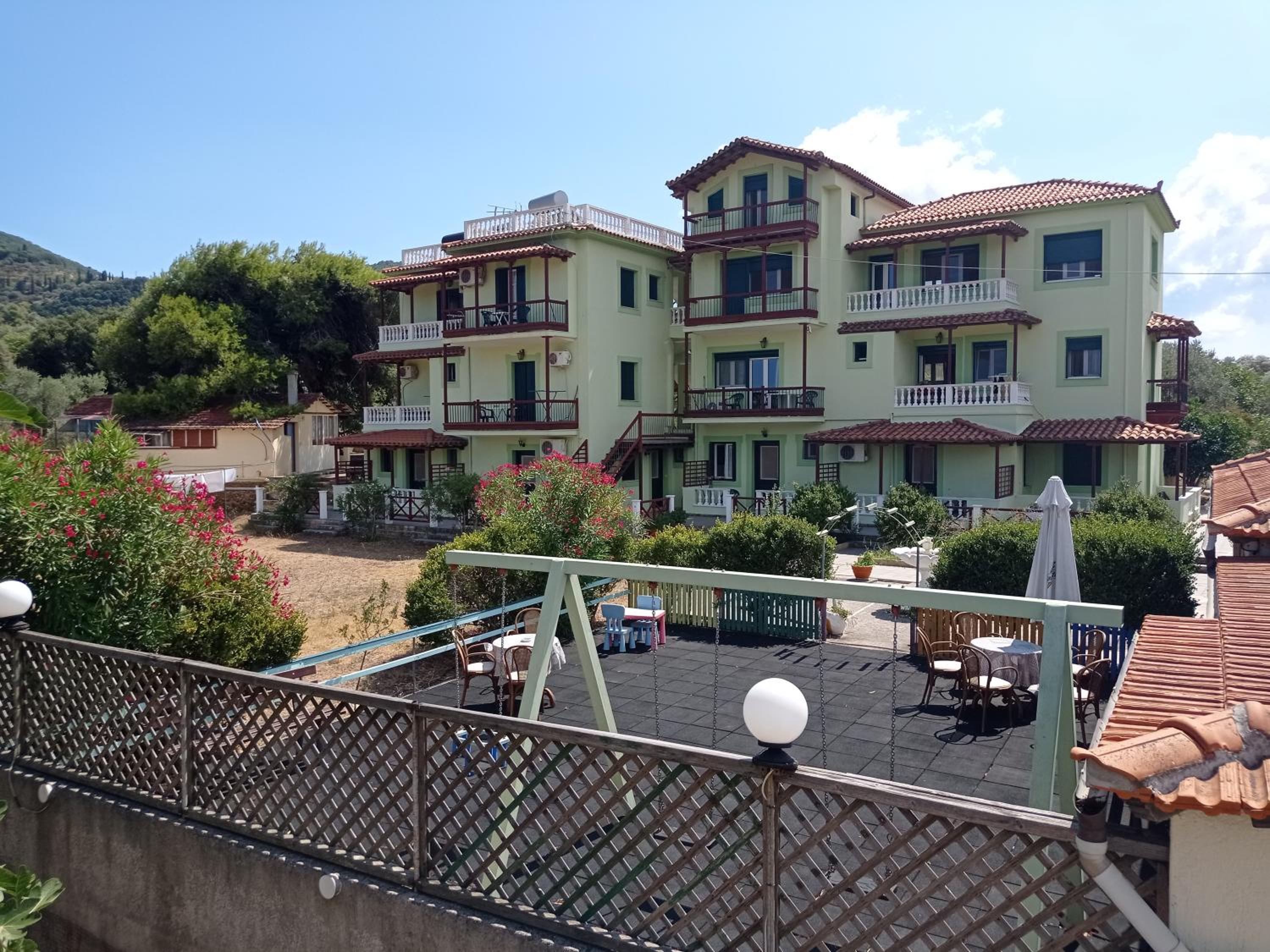 Alexandros Rooms & Studios