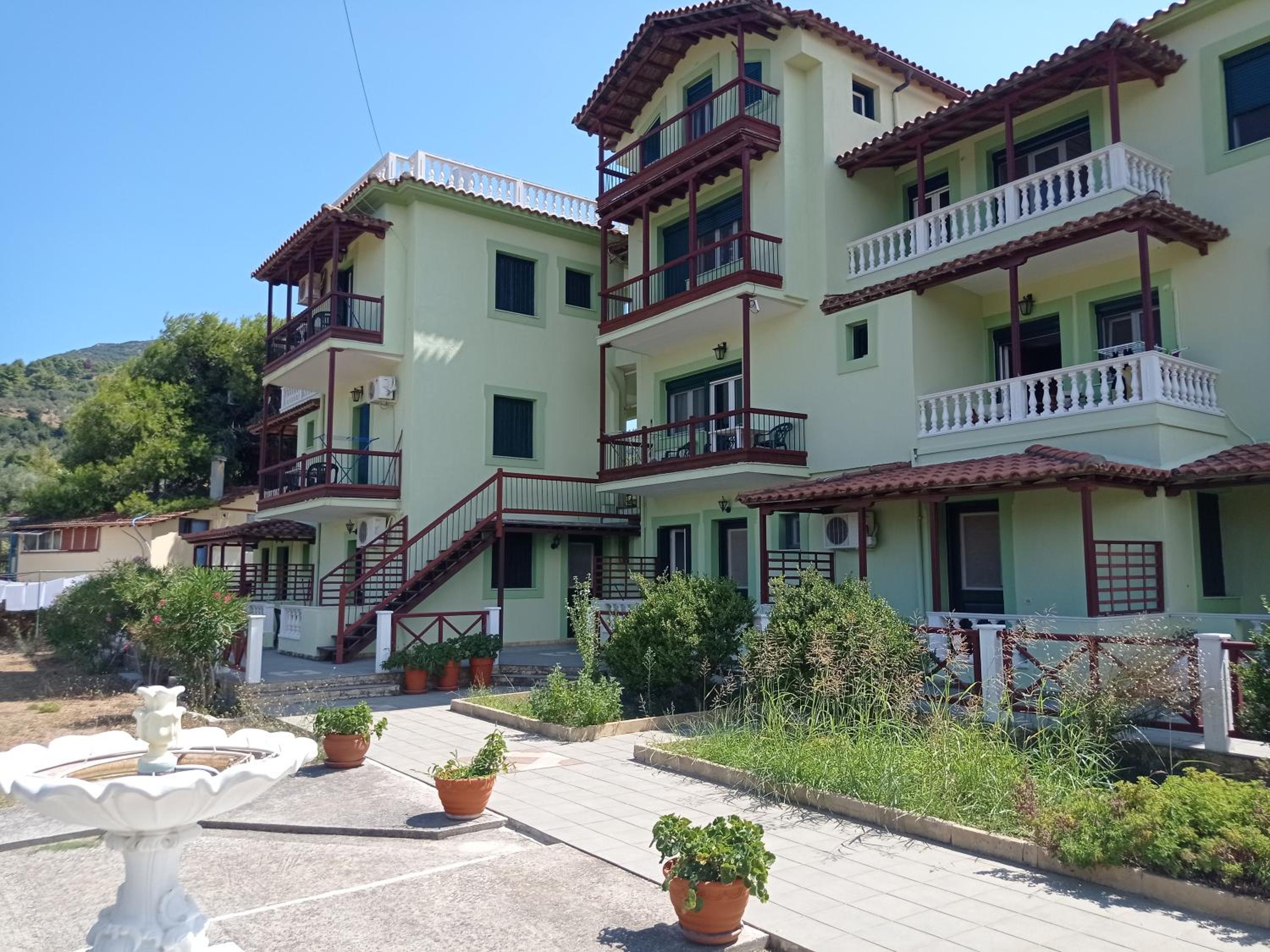 Alexandros Rooms & Studios