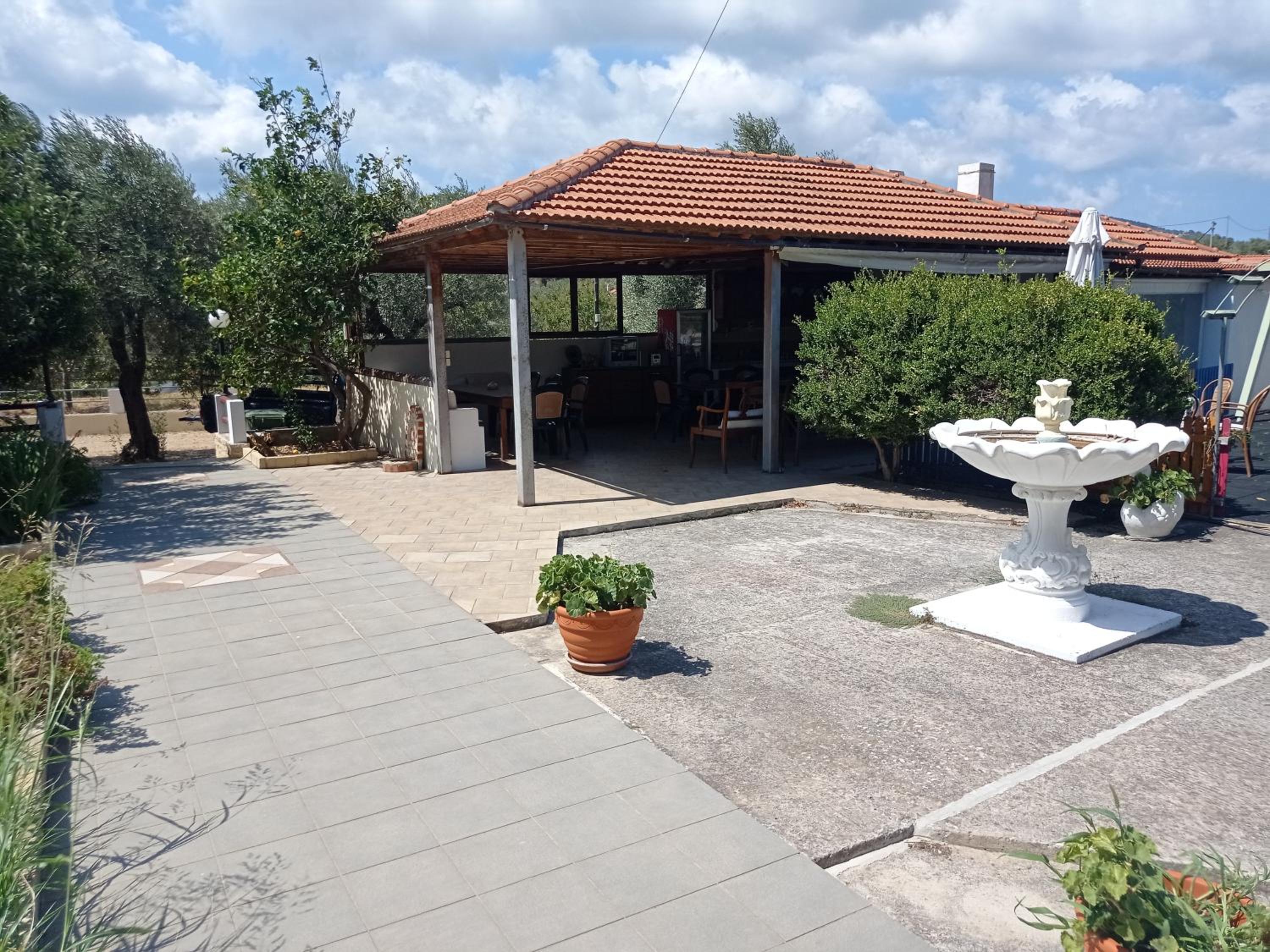 Alexandros Rooms & Studios