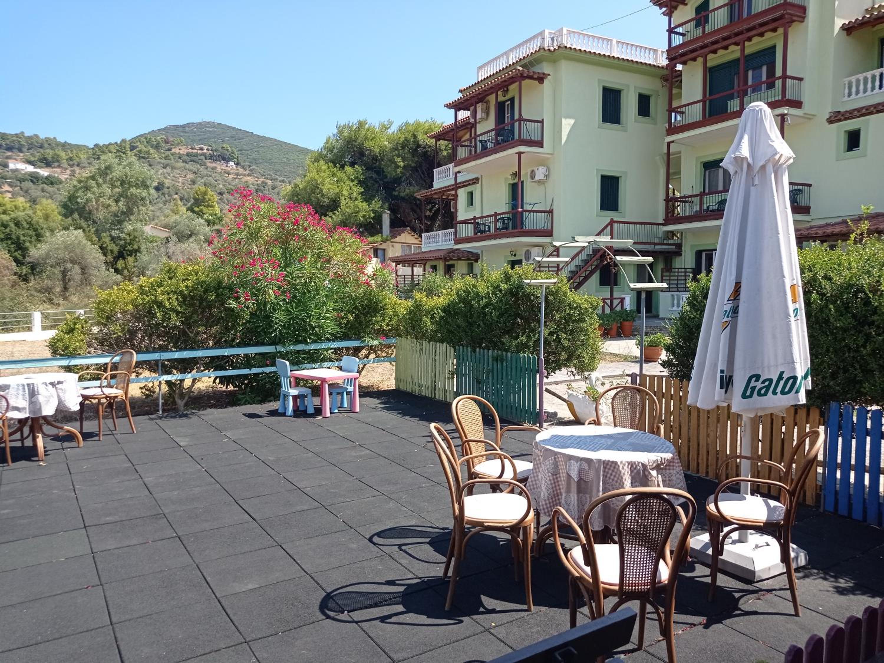 Alexandros Rooms & Studios