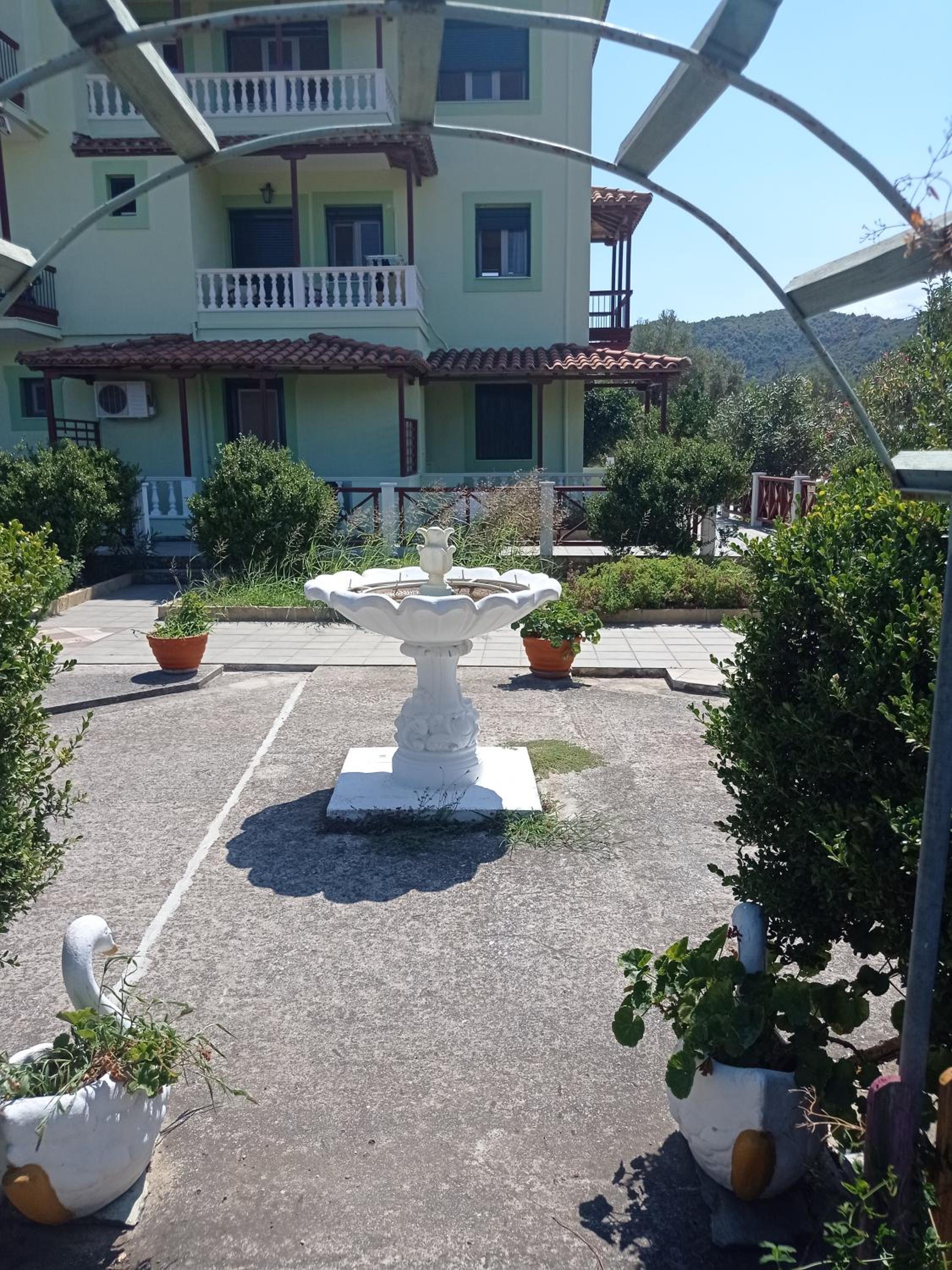 Alexandros Rooms & Studios