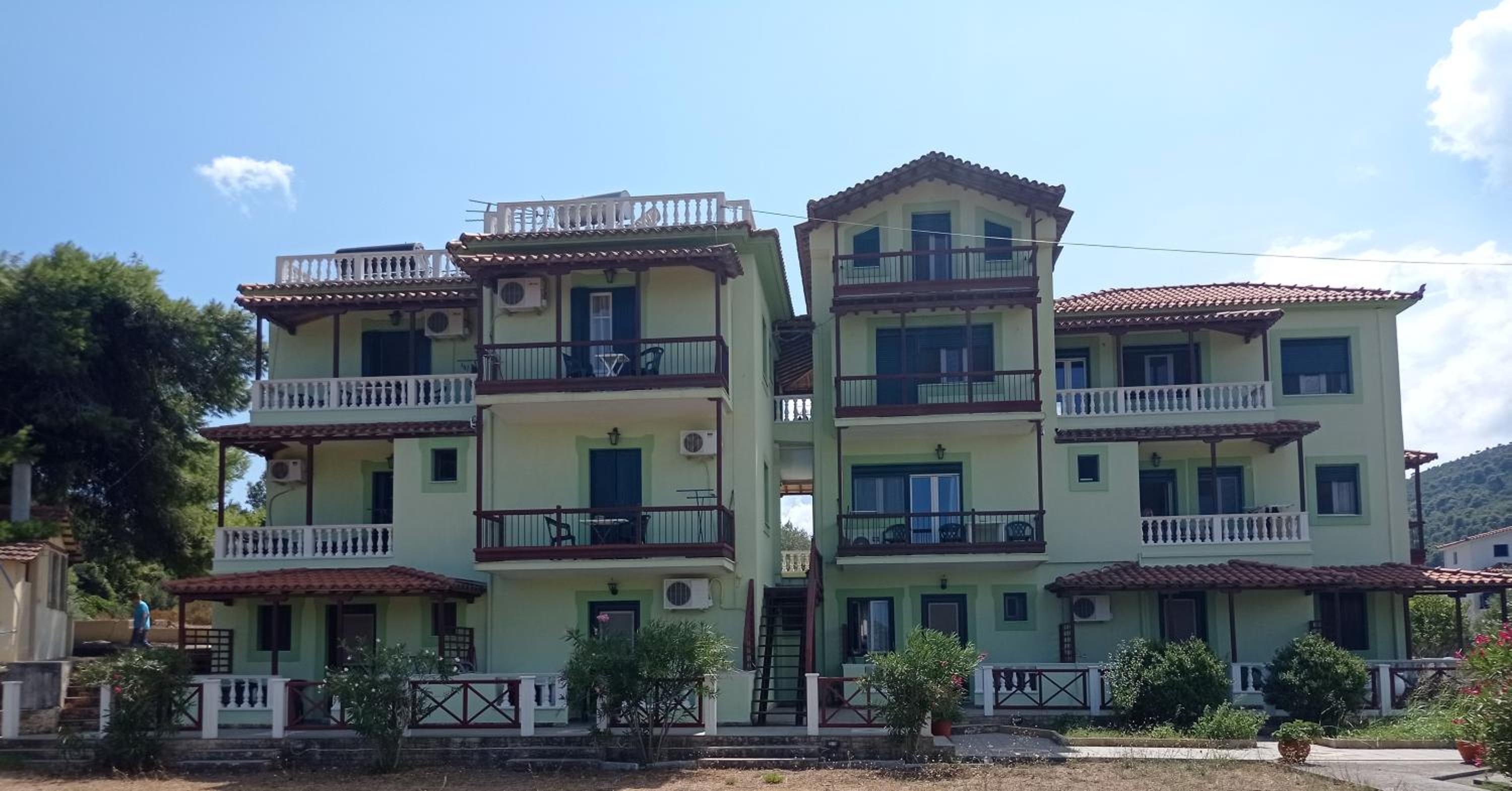 Alexandros Rooms & Studios
