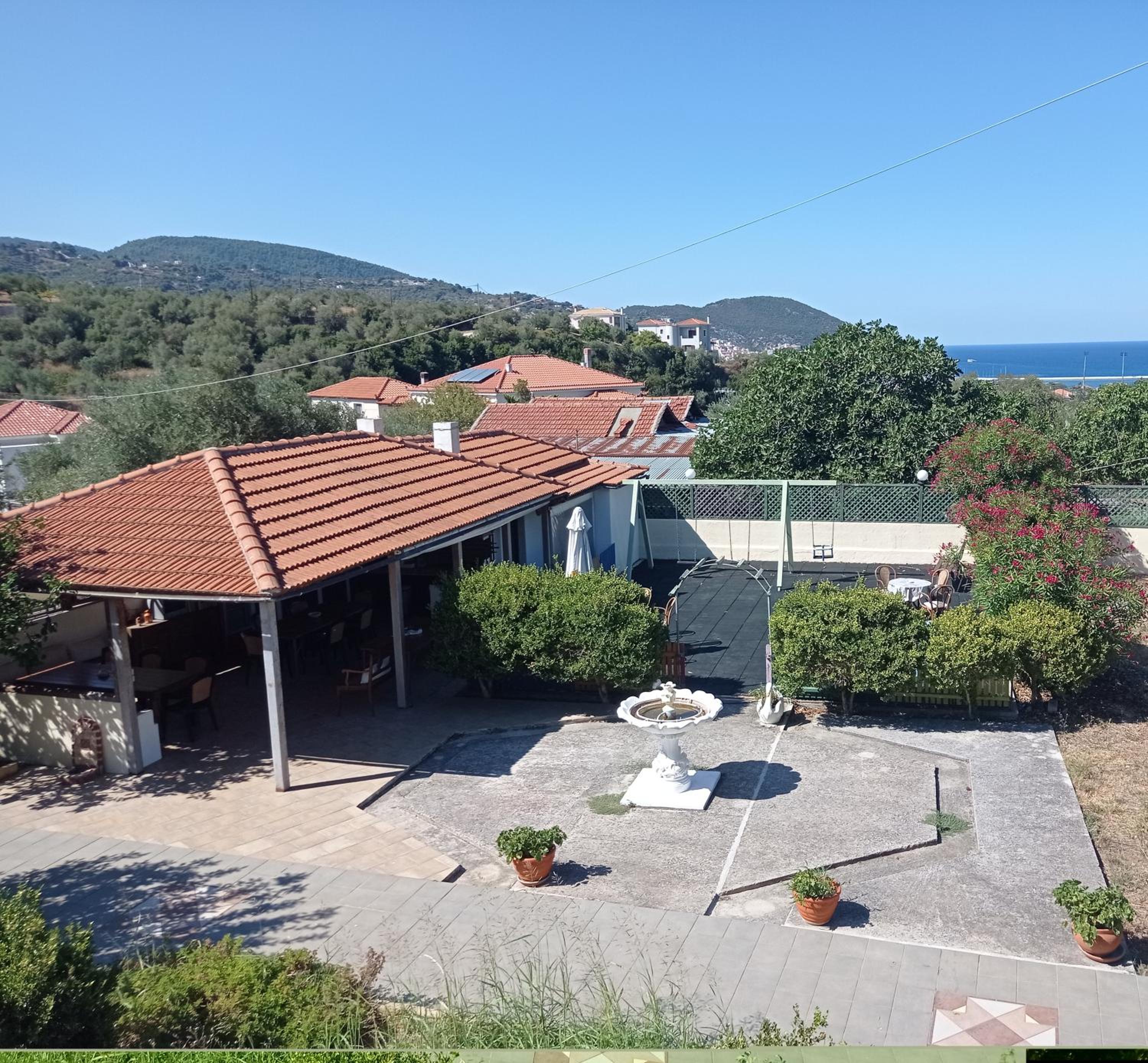 Alexandros Rooms & Studios